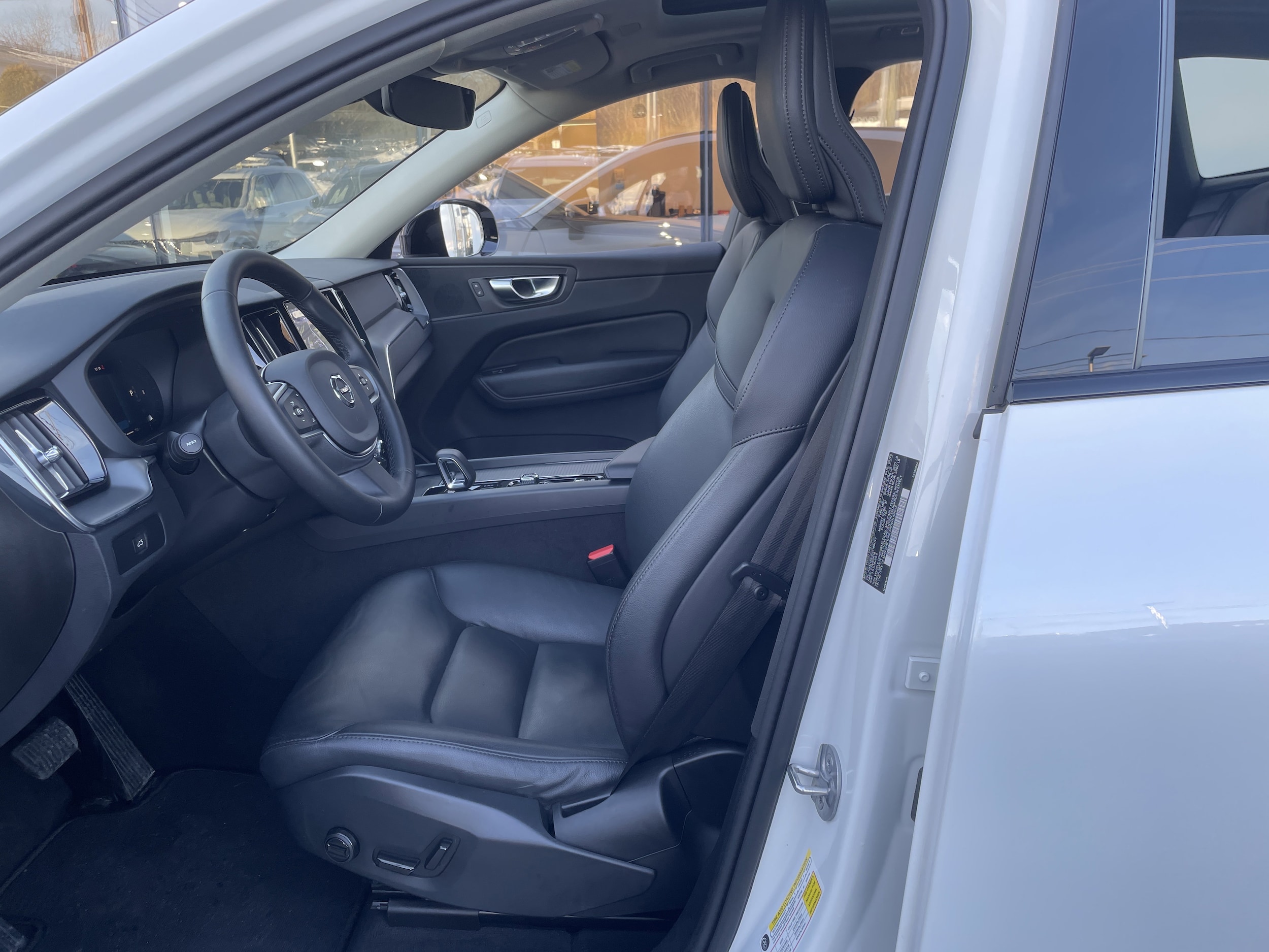 2025 Volvo XC60 Core - Photo 7