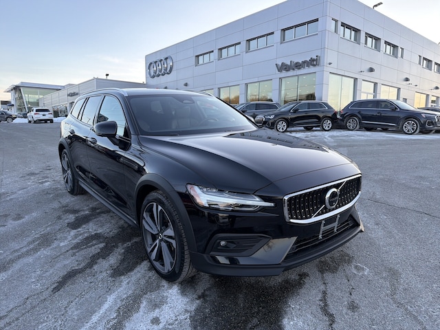 2025 Volvo V60 Cross Country B5 Plus Wagon