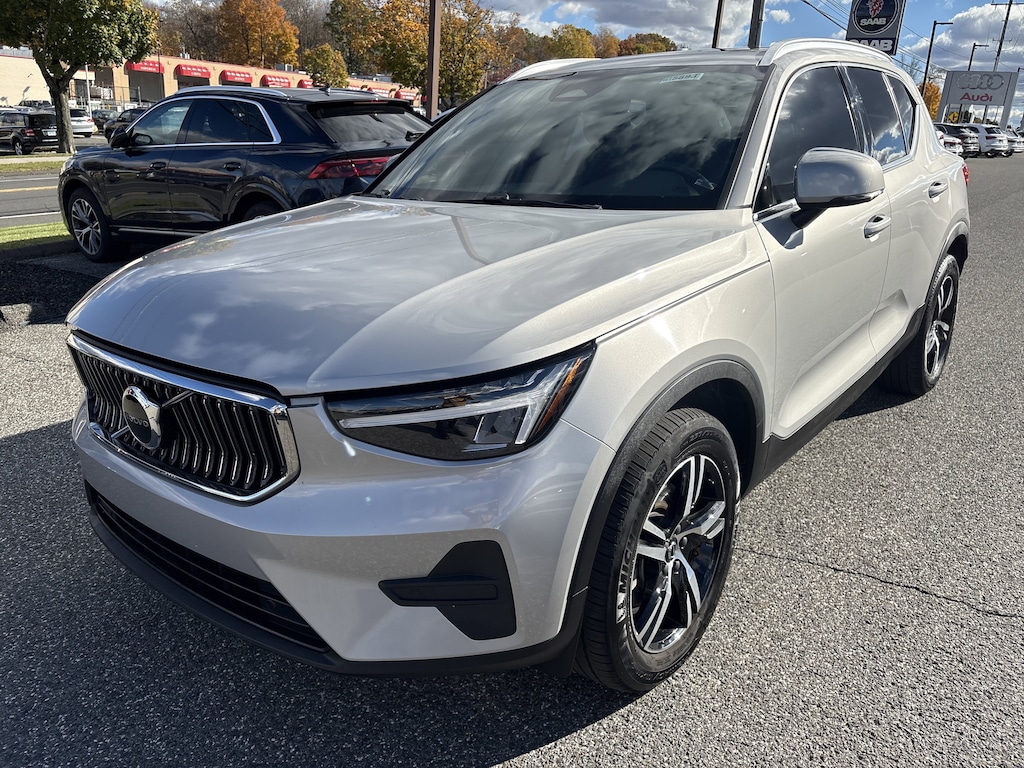 Certified 2025 Volvo XC40 B5 Core Bright Theme SUV