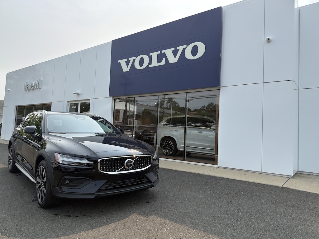 New 2026 Volvo V60 Cross Country B5 Ultra Wagon