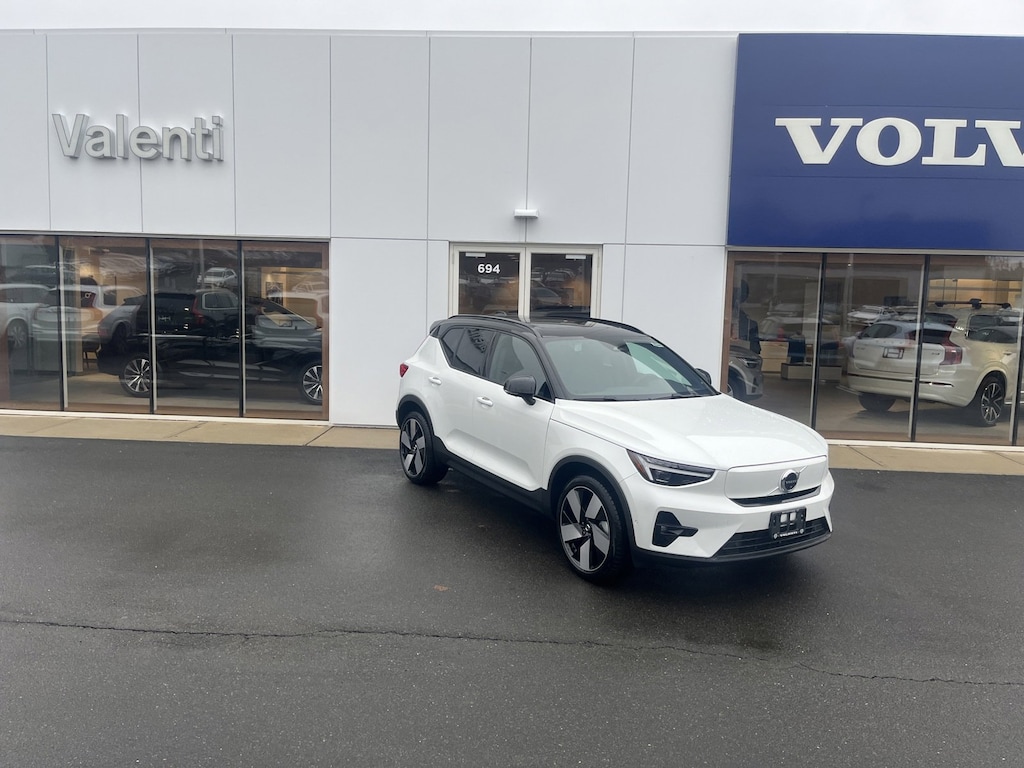 New 2024 Volvo XC40 Recharge Pure Electric Plus SUV