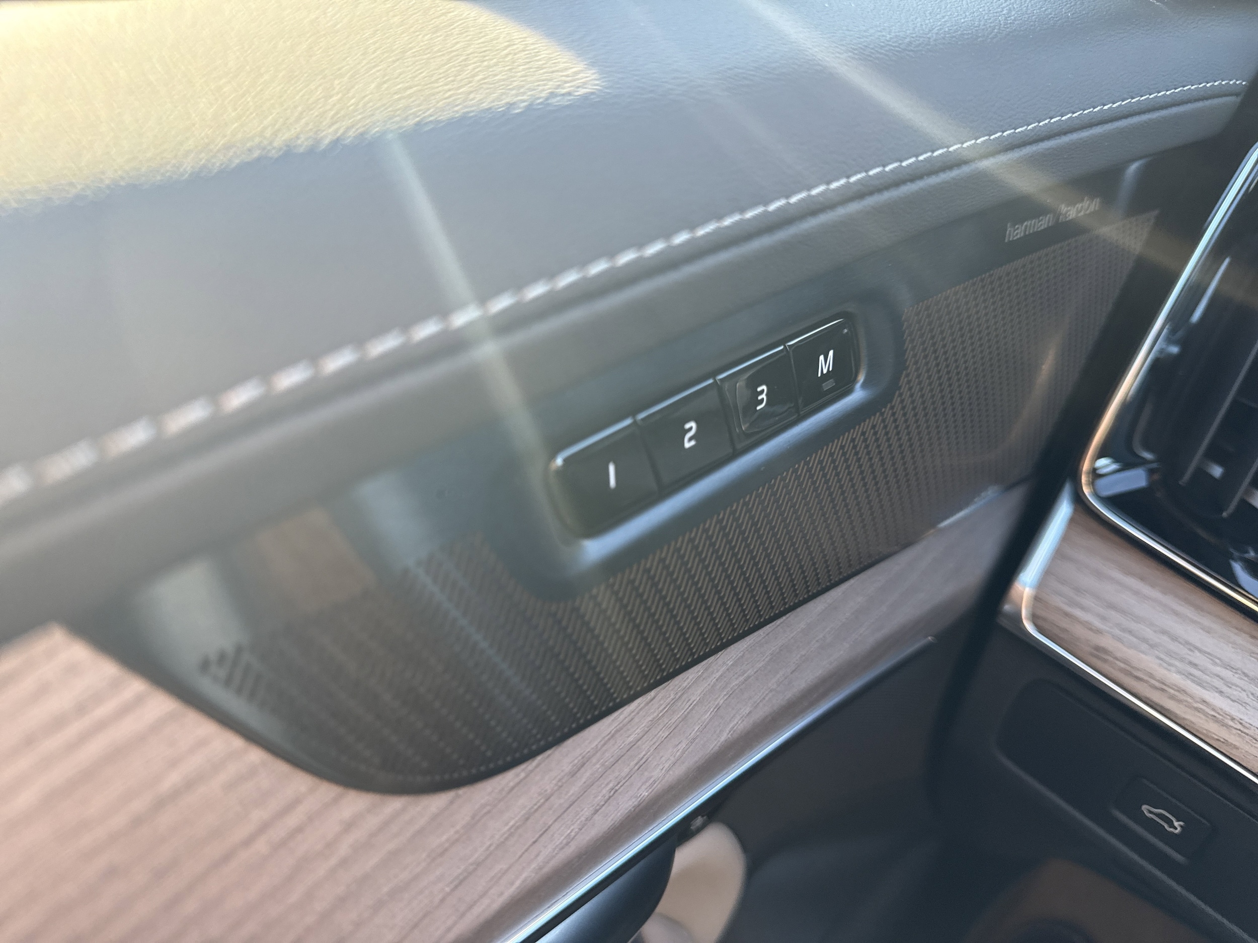 2026 Volvo XC90 Plus - Photo 15