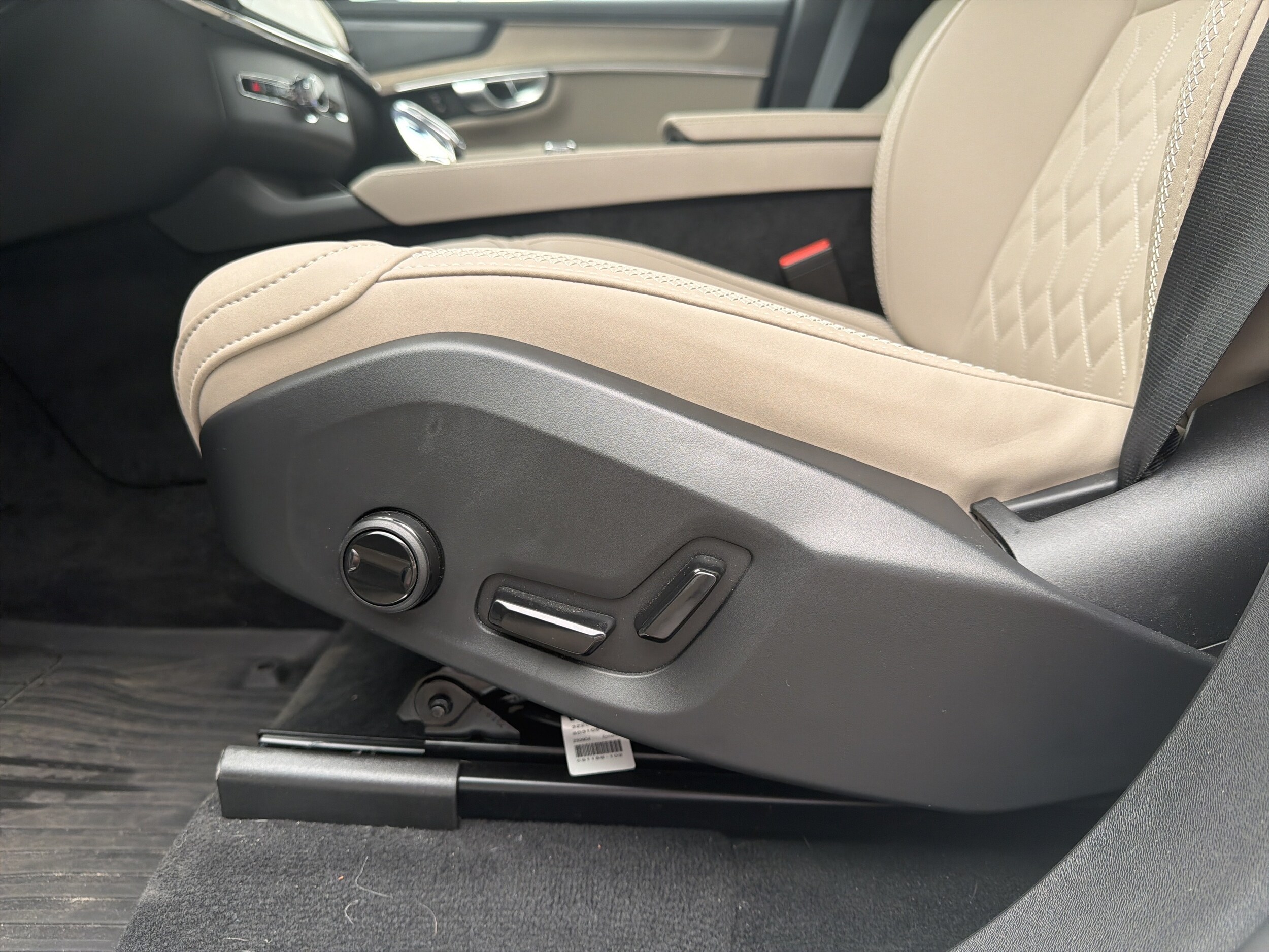 2026 Volvo XC90 Plus - Photo 9