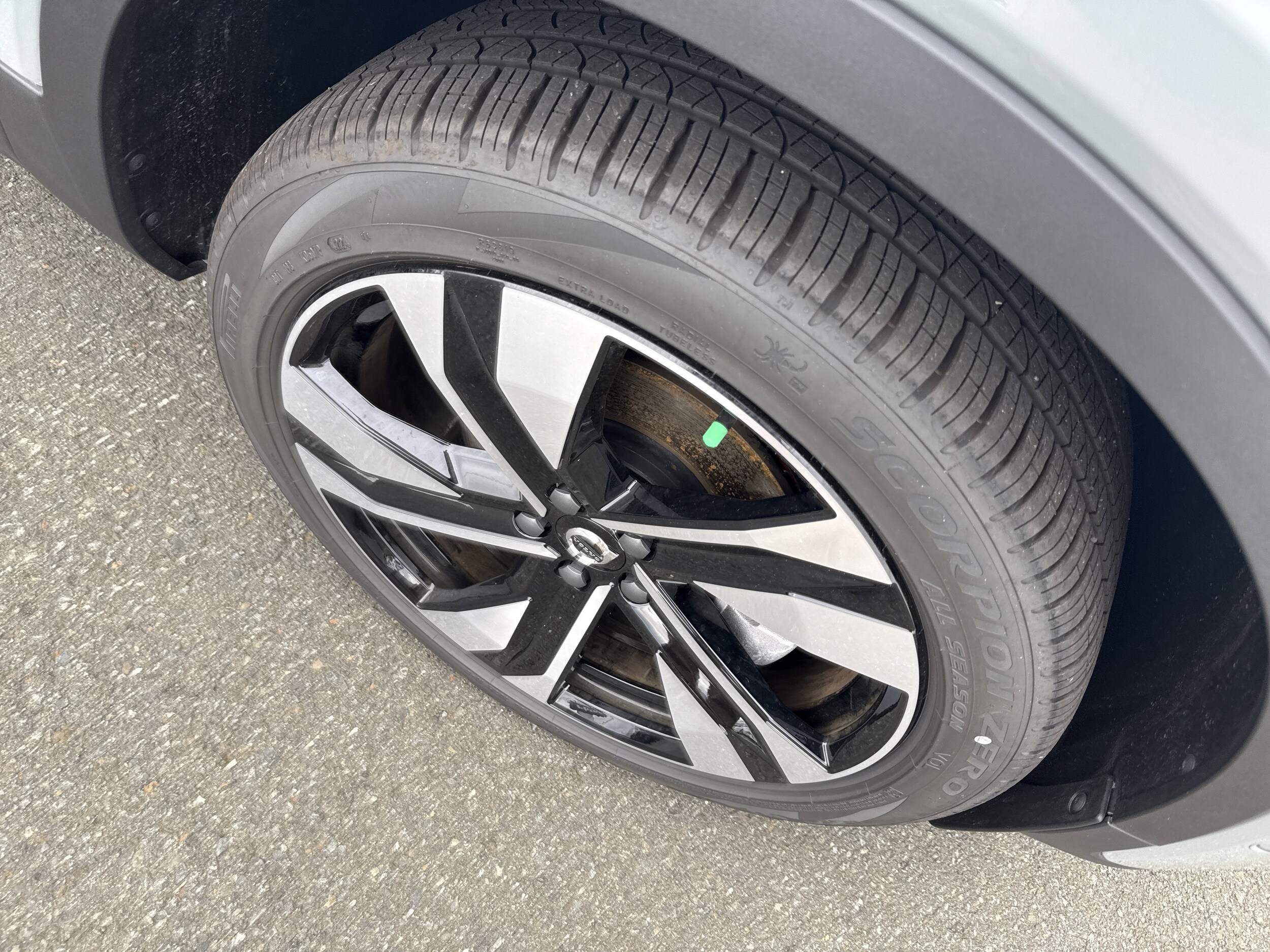 2025 Volvo XC40 AWD photo 4