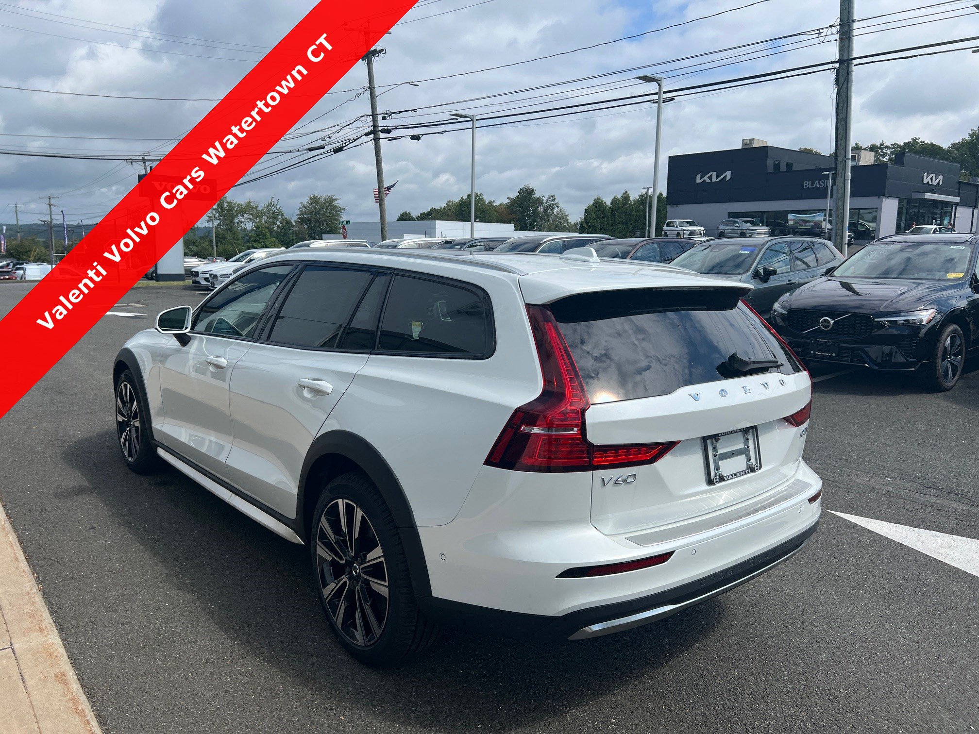 2026 Volvo V60 Cross Country Ultra - Photo 6