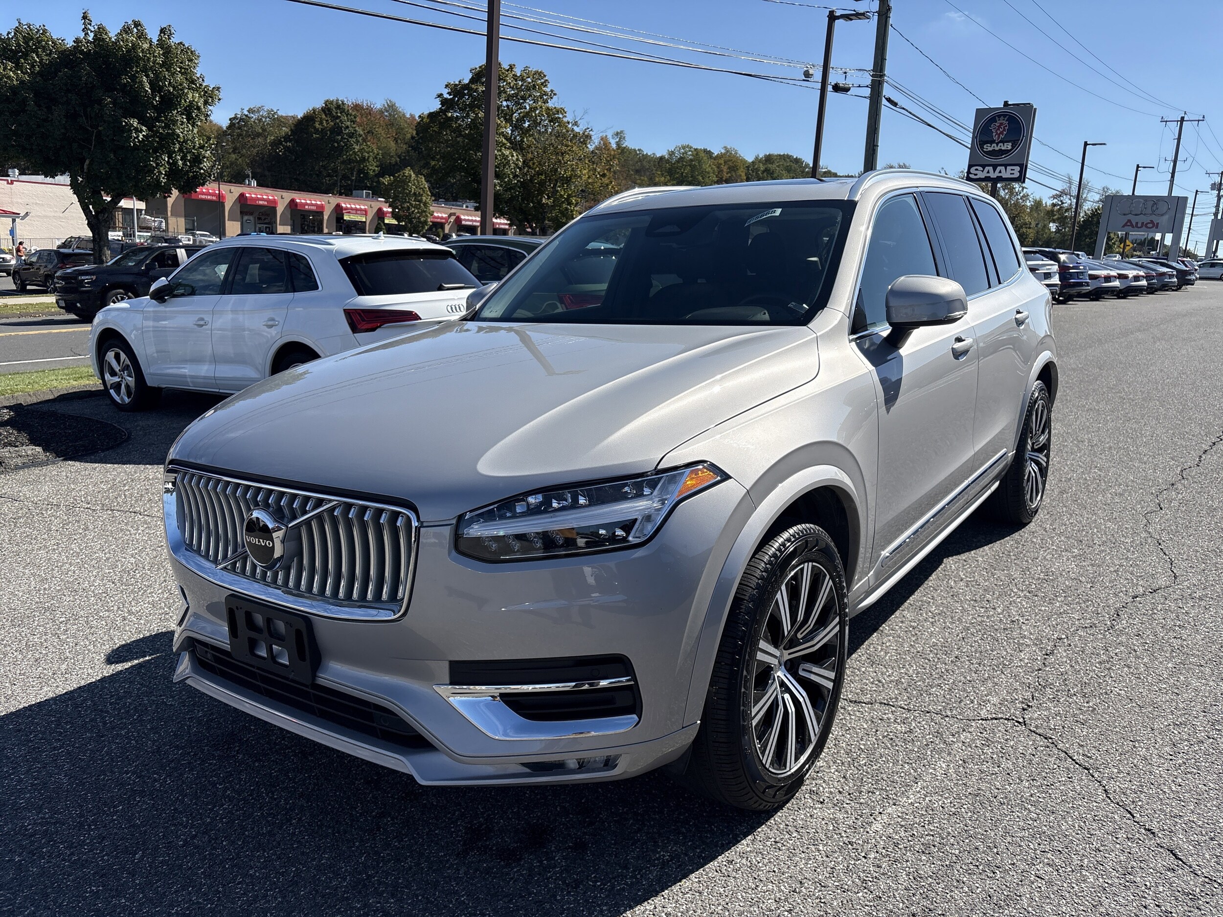 2025 Volvo XC90 B5 Core photo 3