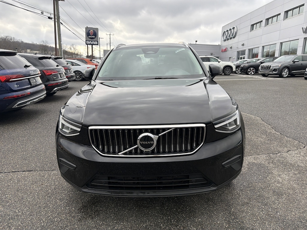 Used 2025 Volvo XC40 B5 Core Bright Theme SUV