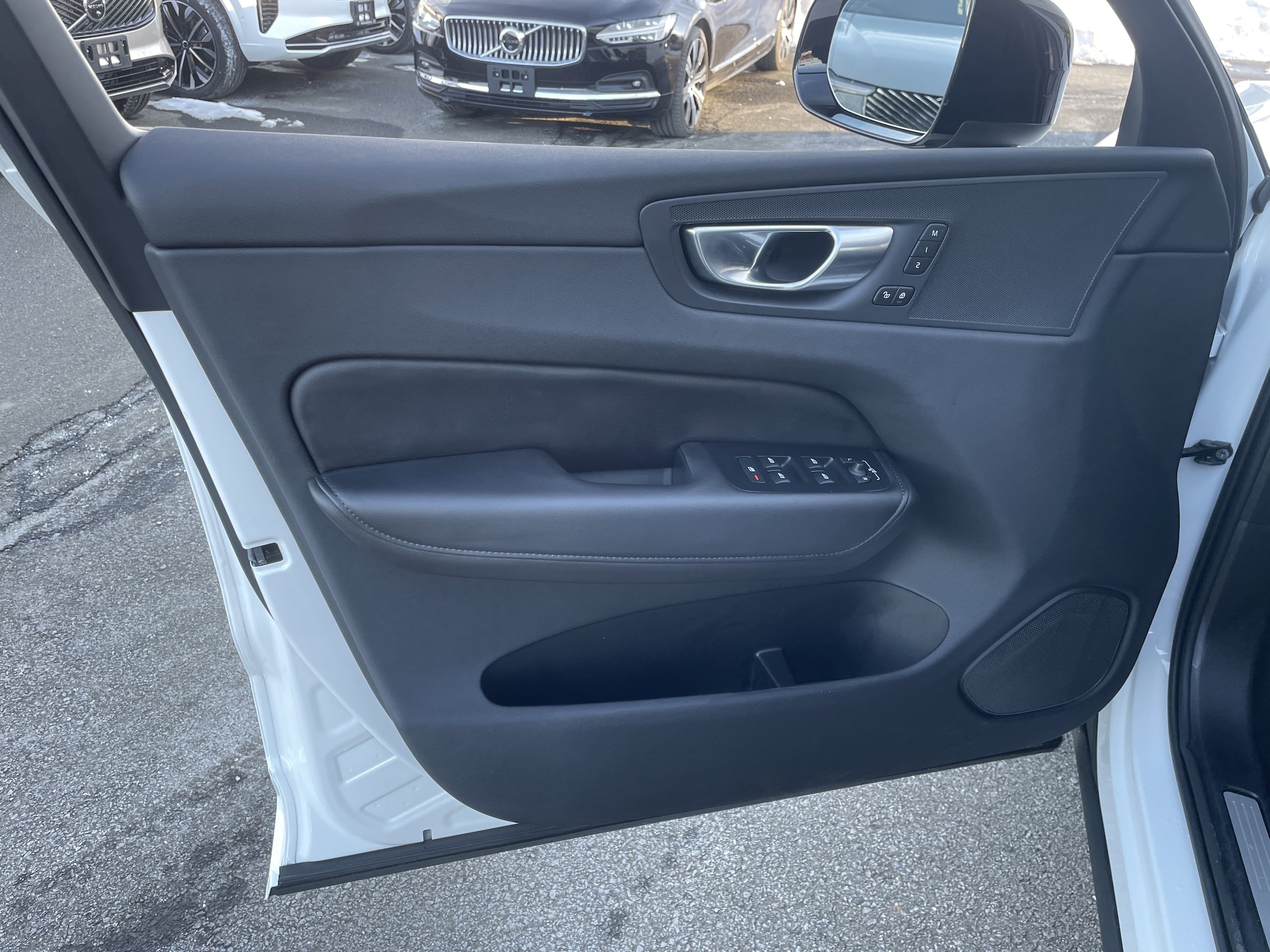 2025 Volvo XC60 Core - Photo 17