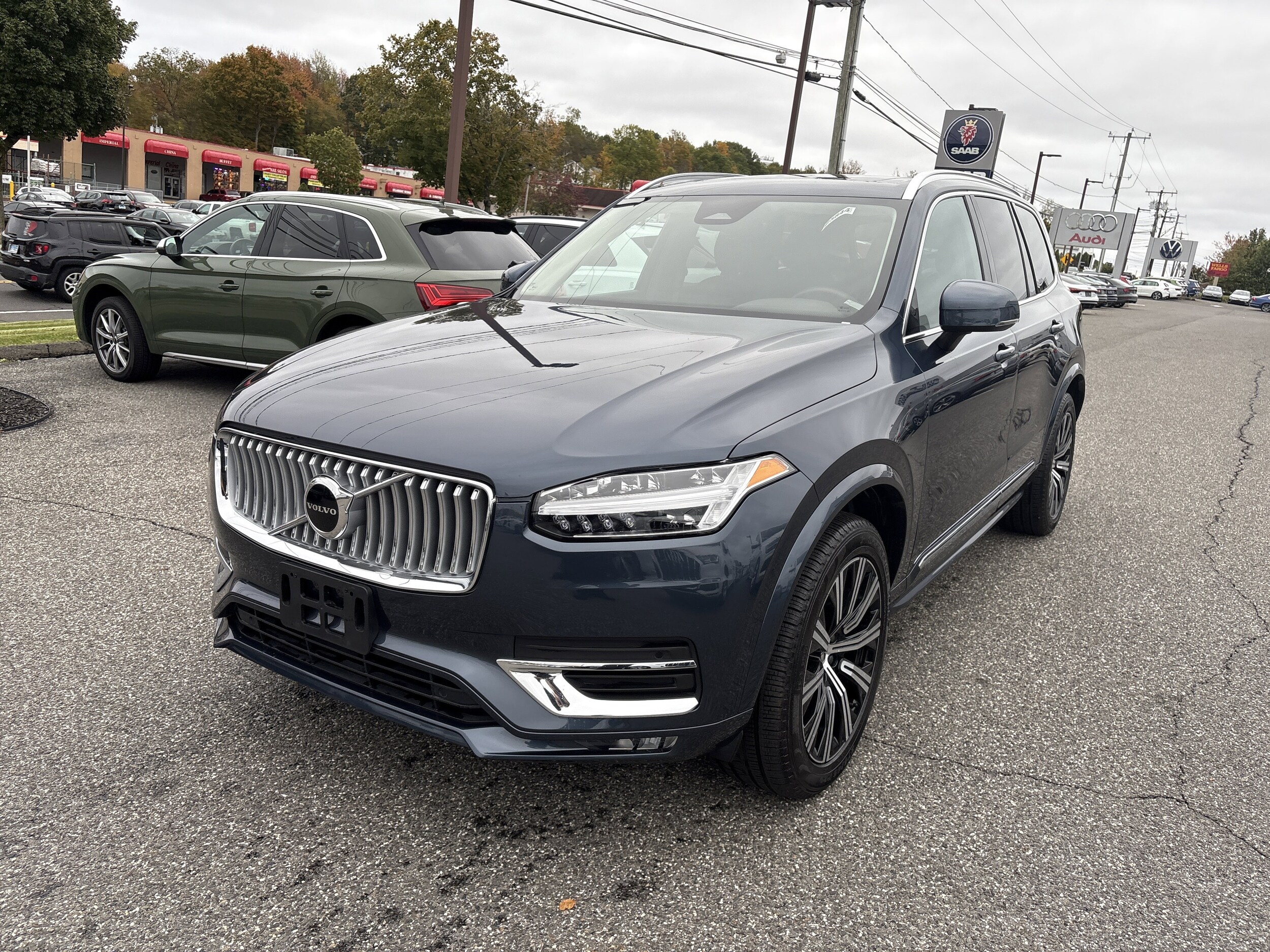 2025 Volvo XC90 B5 Core photo 3