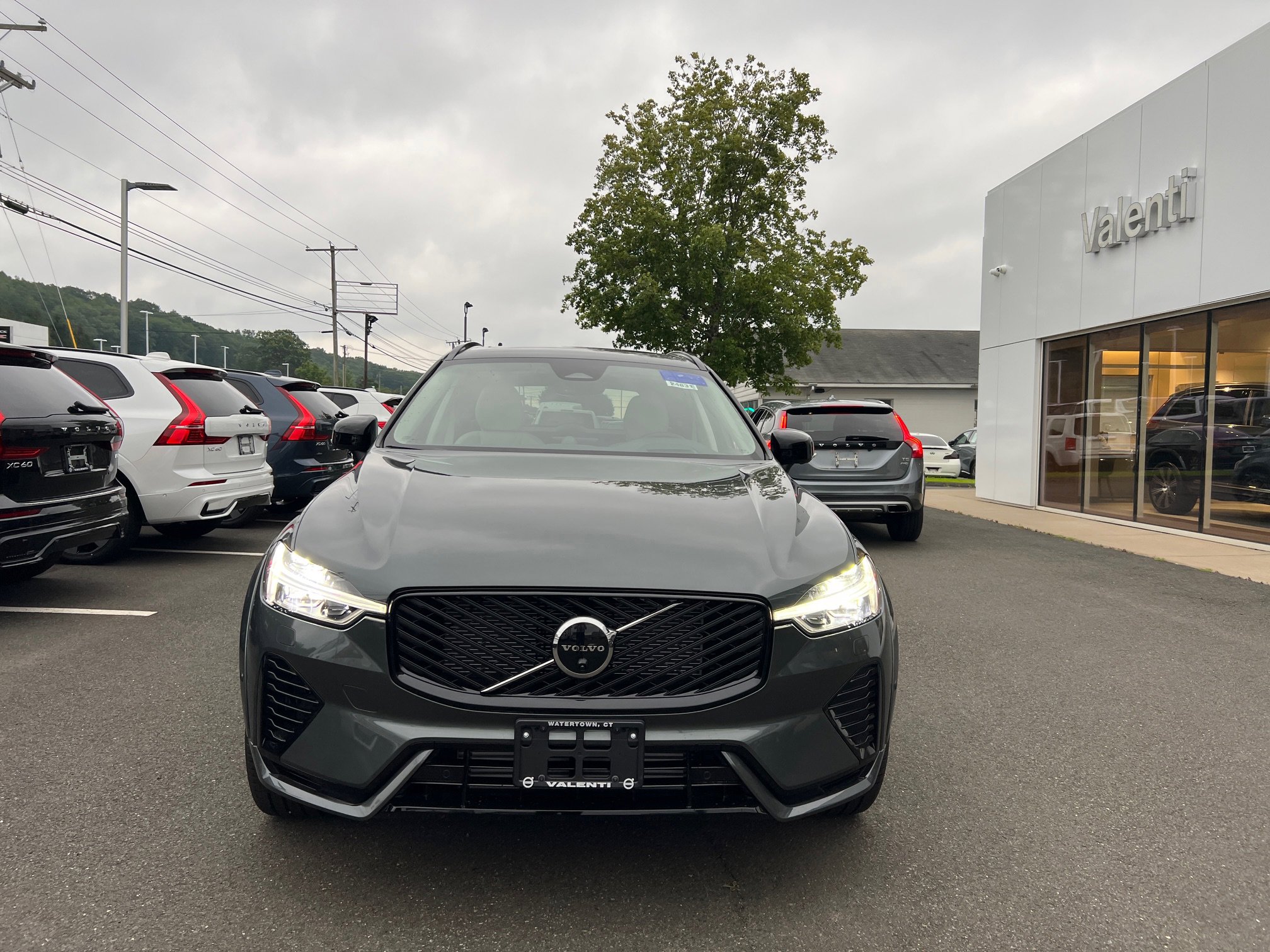 2026 Volvo XC60 Hybrid T8 photo 2