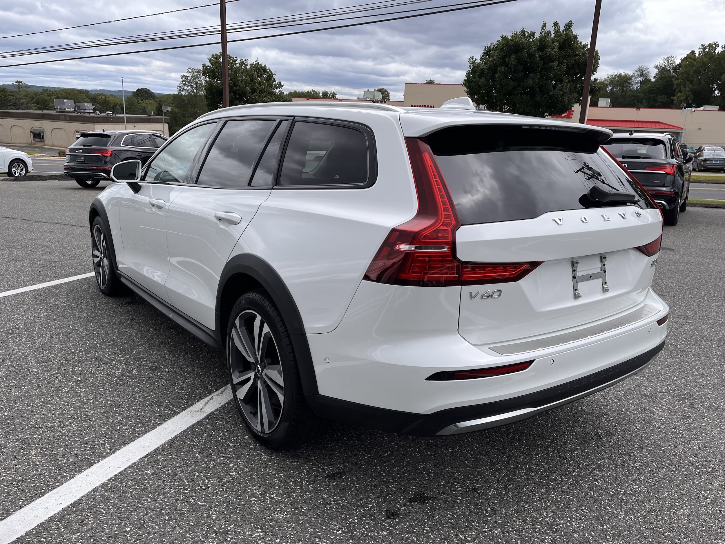 2024 Volvo V60 Cross Country Plus - Photo 17