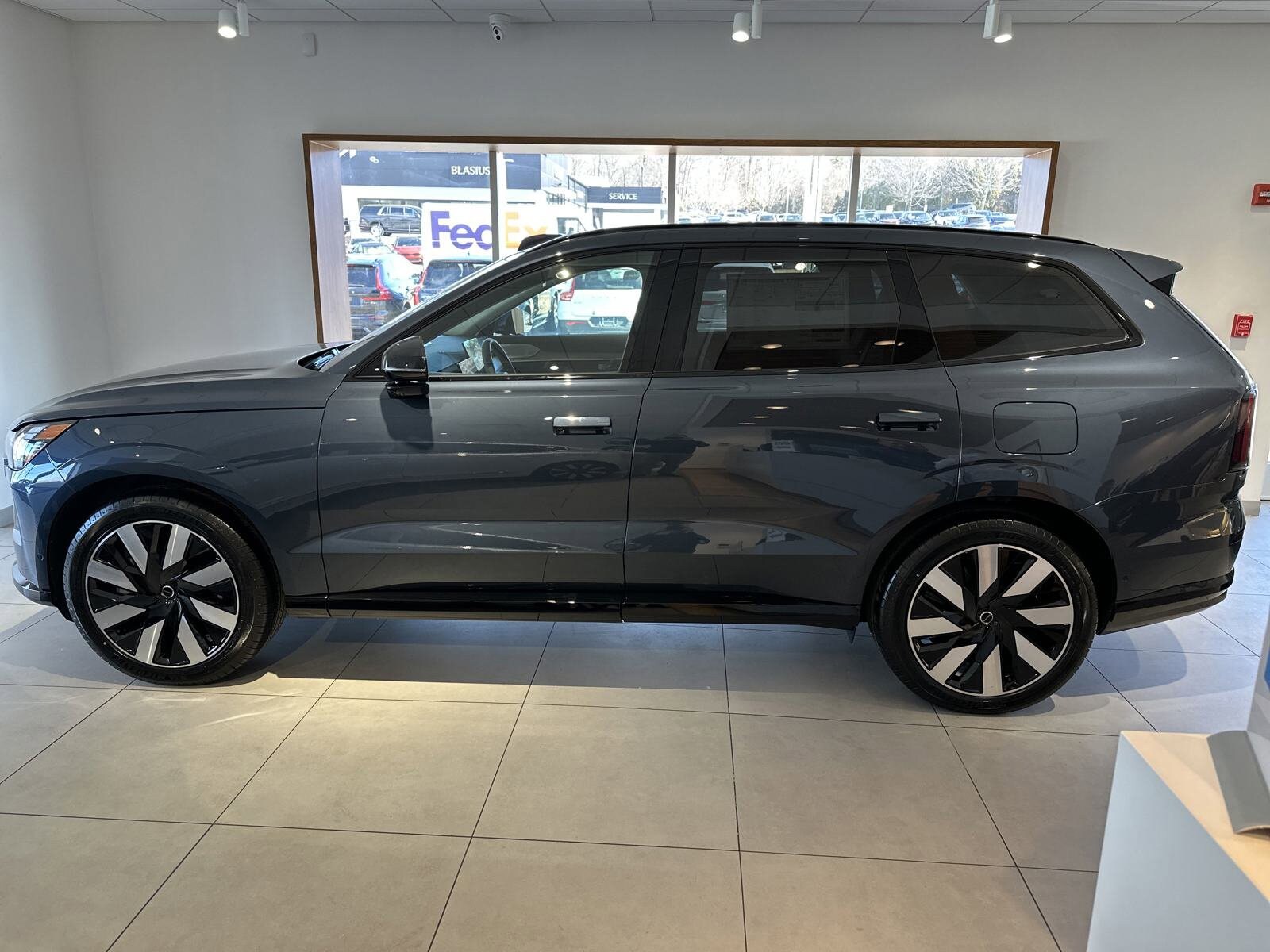 2025 Volvo EX90 Twin Motor Performance Ultra photo 4
