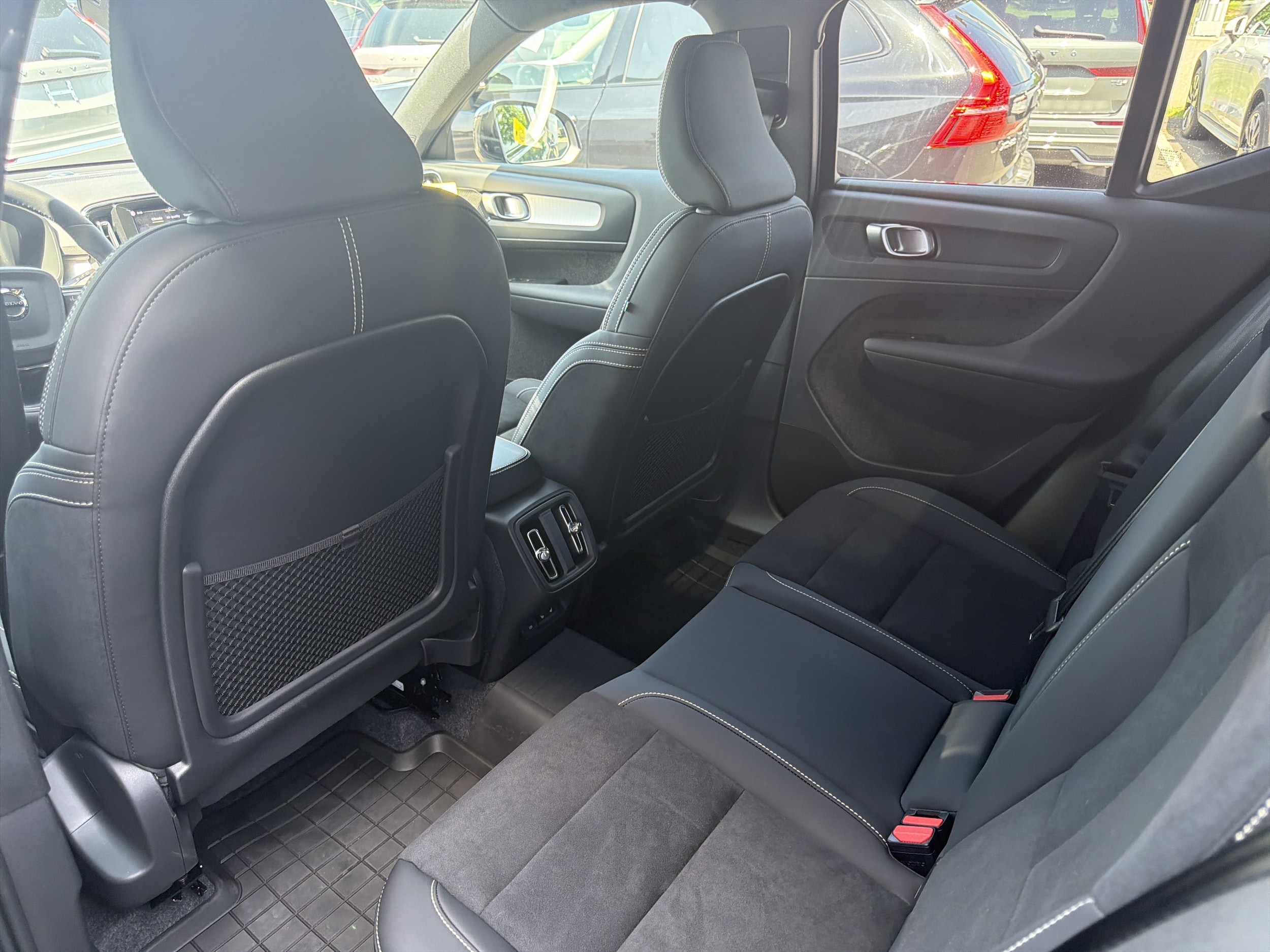 2026 Volvo XC40 Ultra Black Edition - Photo 29