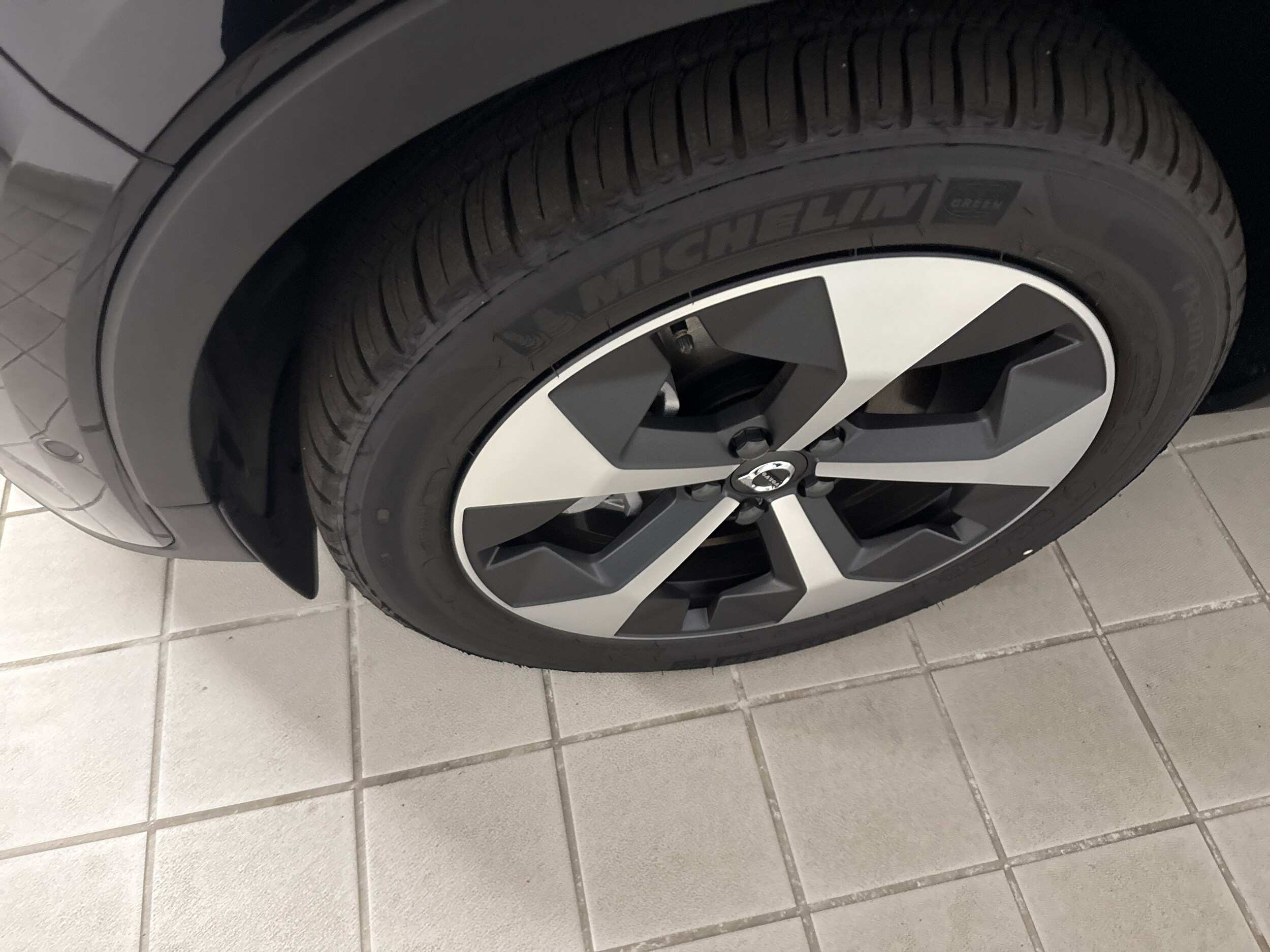 2026 Volvo XC40 AWD Plus photo 2