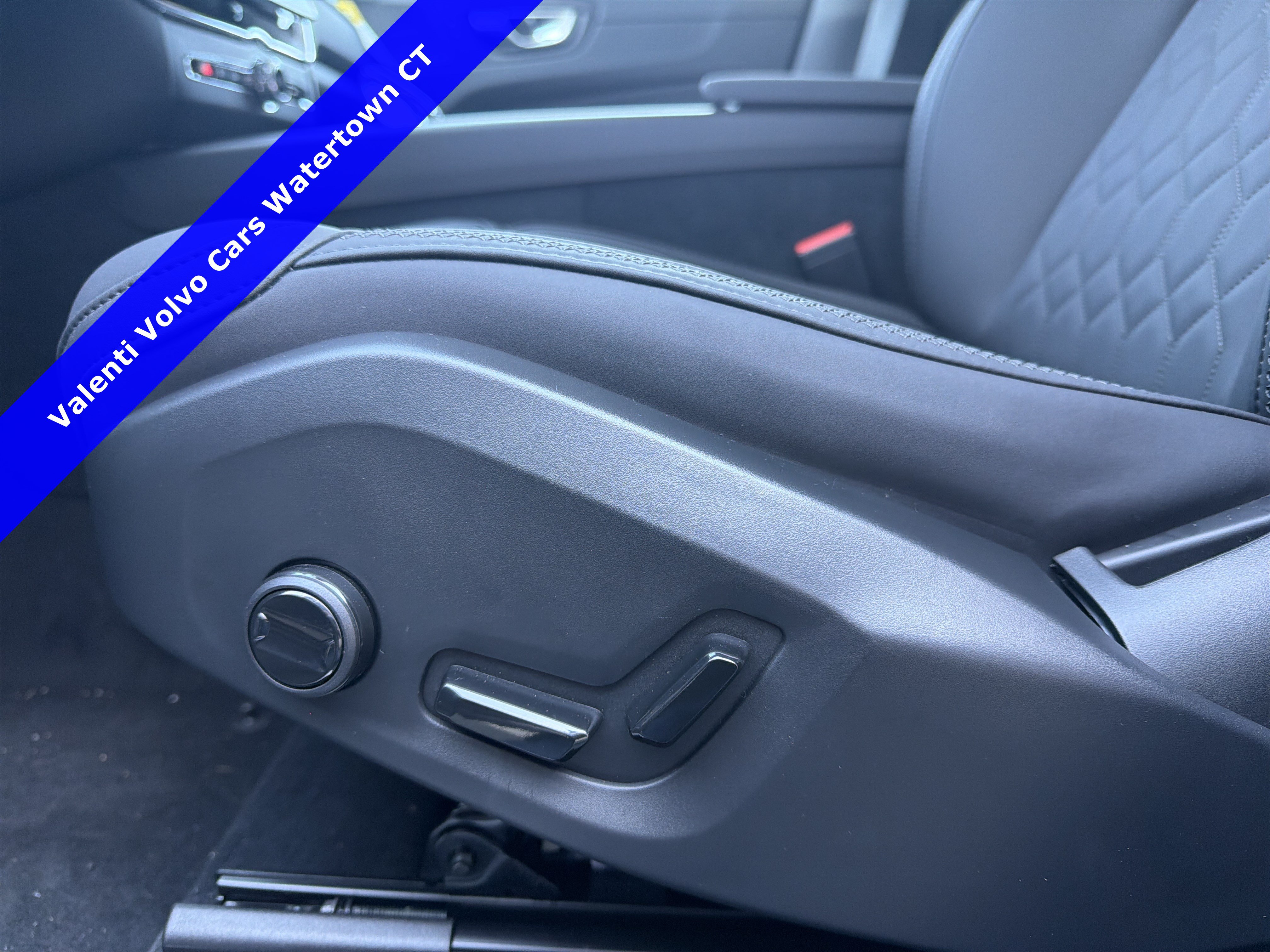 2026 Volvo XC60 Plus - Photo 13