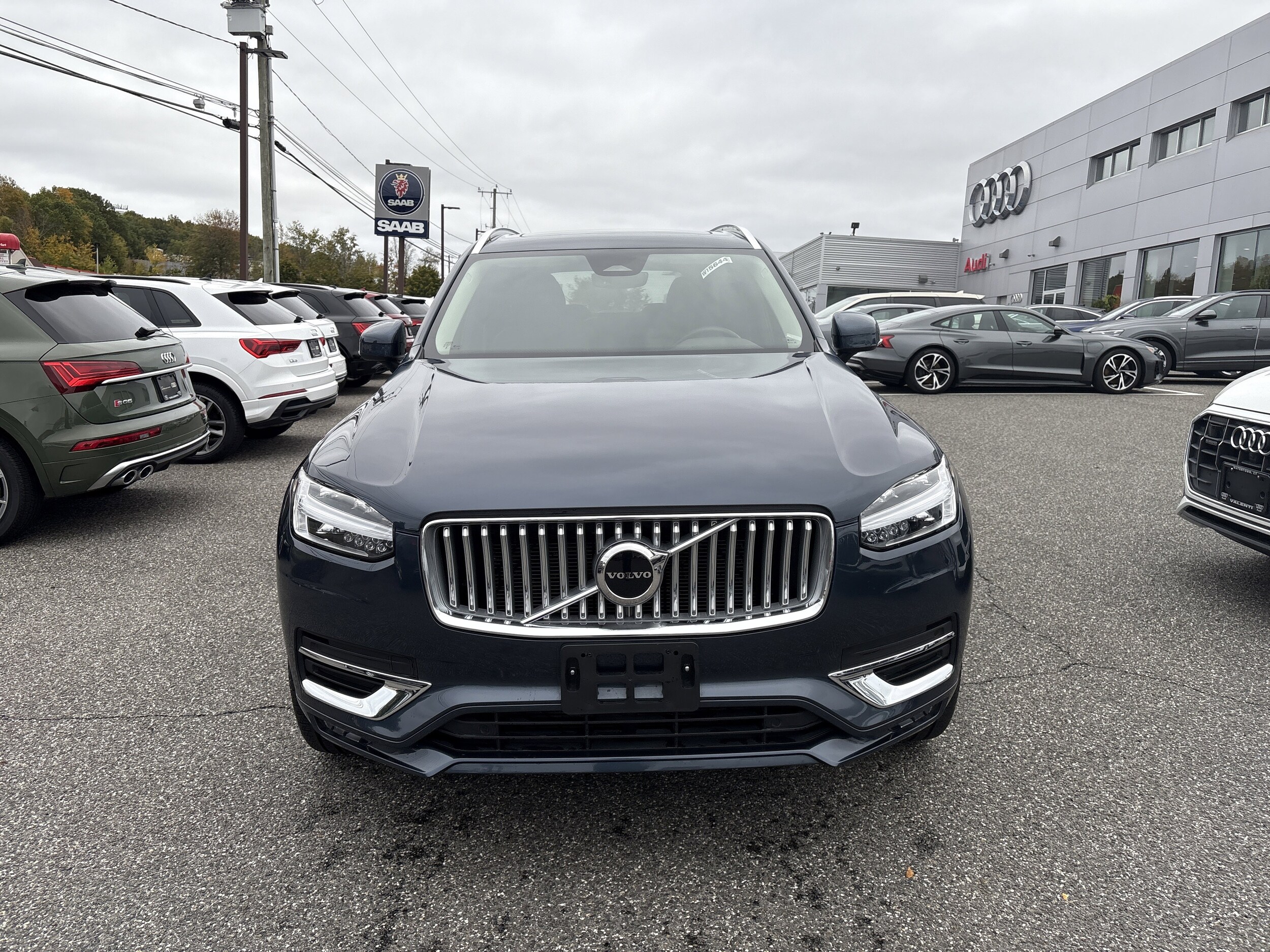 2025 Volvo XC90 B5 Core photo 2