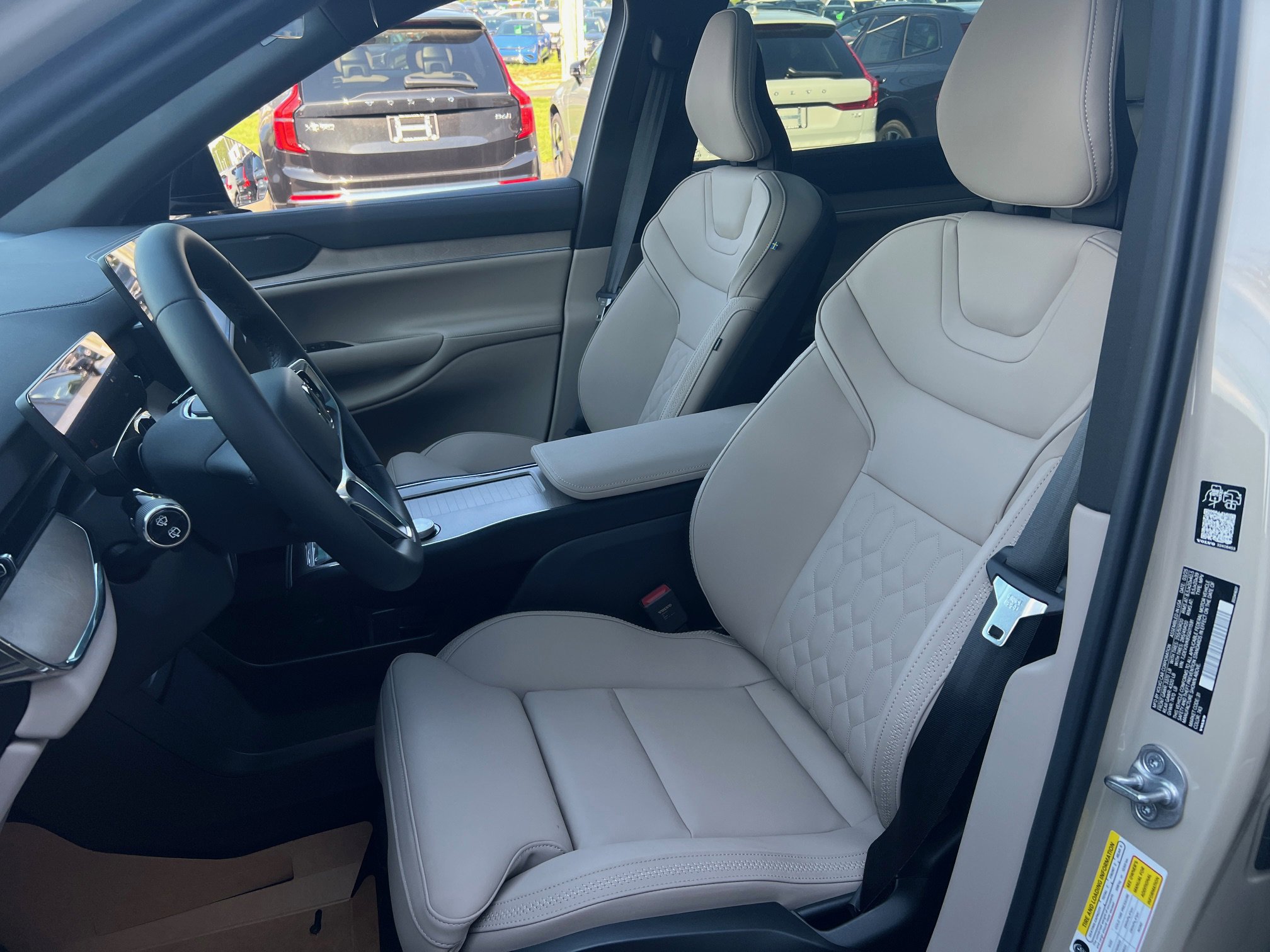 2025 Volvo EX90 Plus - Photo 9
