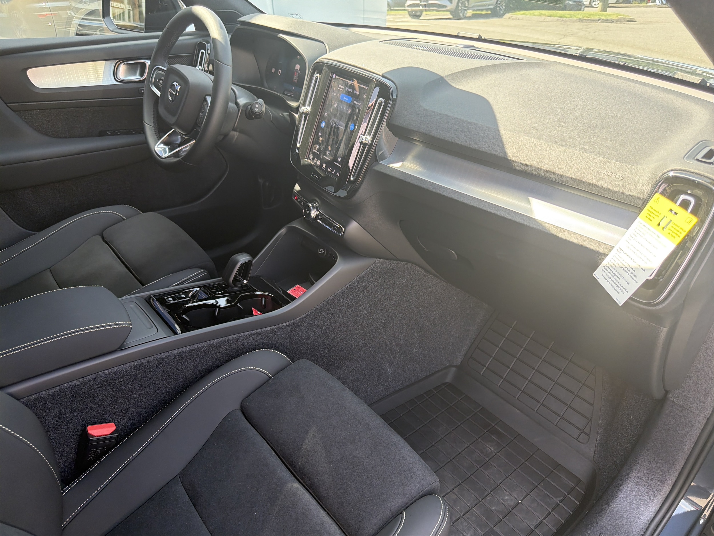 2026 Volvo XC40 Ultra Black Edition - Photo 37