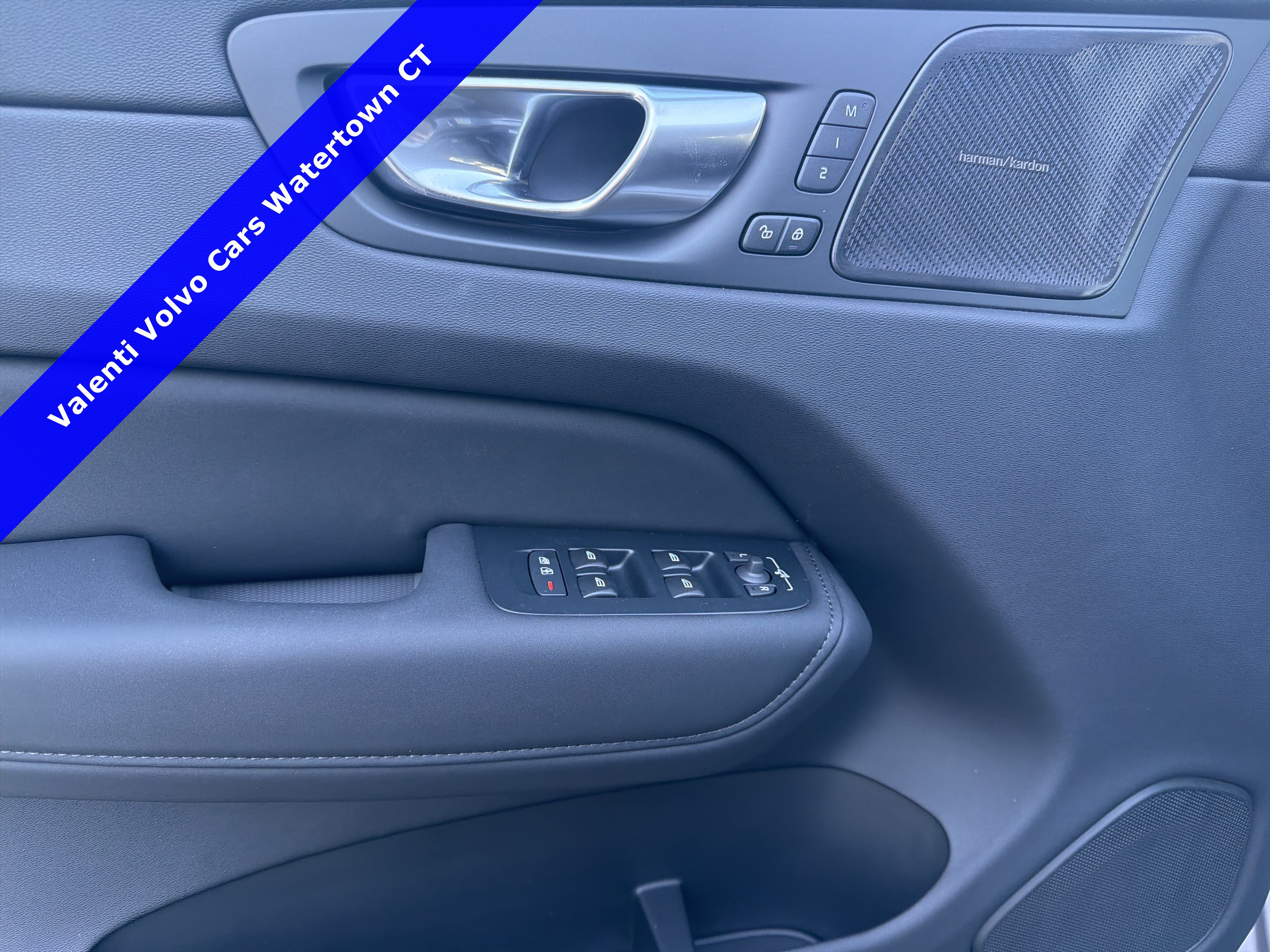 2026 Volvo XC60 Plus - Photo 12