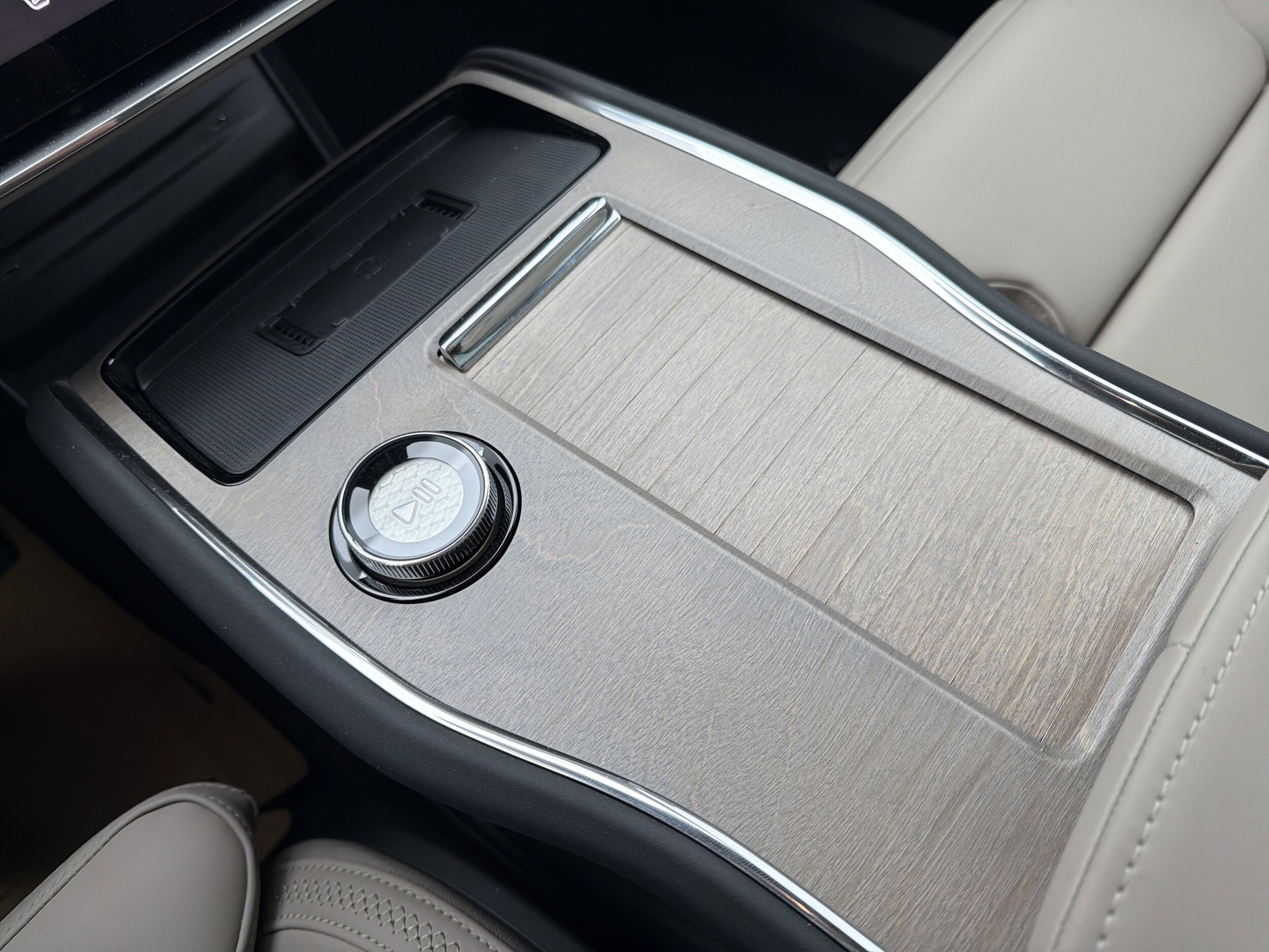 2025 Volvo EX90 Plus - Photo 21