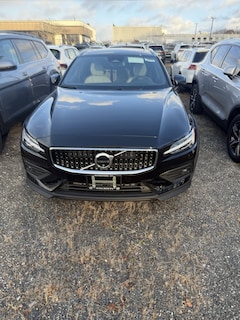 2026 Volvo V60 Cross Country B5 Ultra Wagon