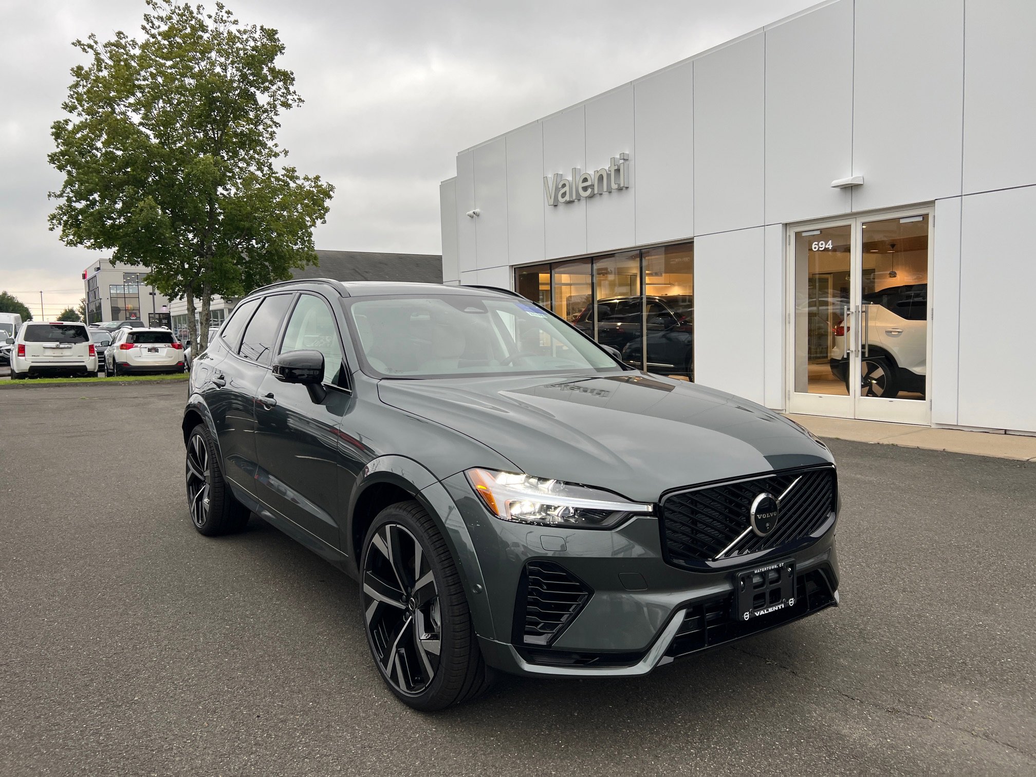 2026 Volvo XC60 Hybrid T8 photo 3