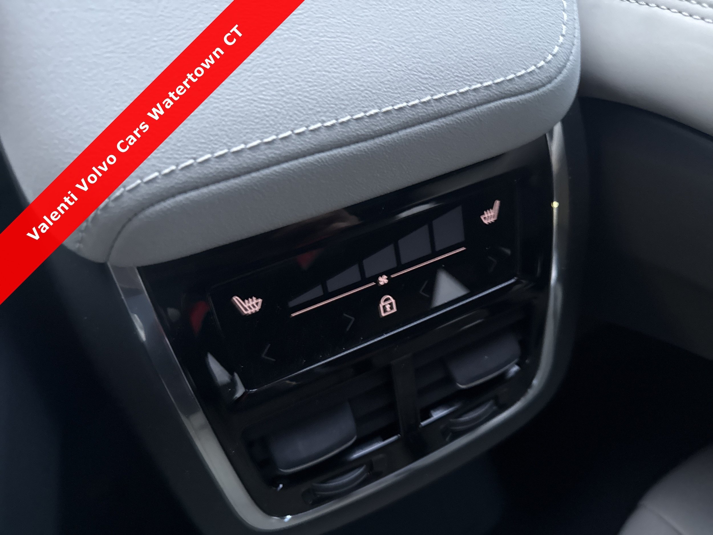2026 Volvo V60 Cross Country Ultra - Photo 24