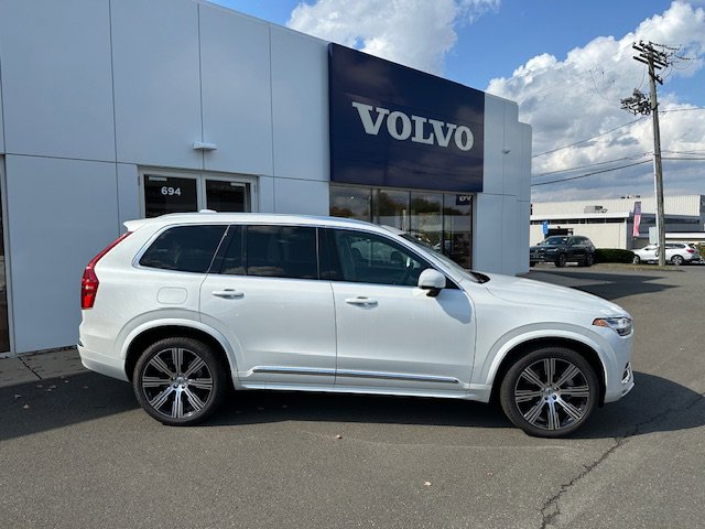 2025 Volvo XC90 T8 AWD Core photo 3