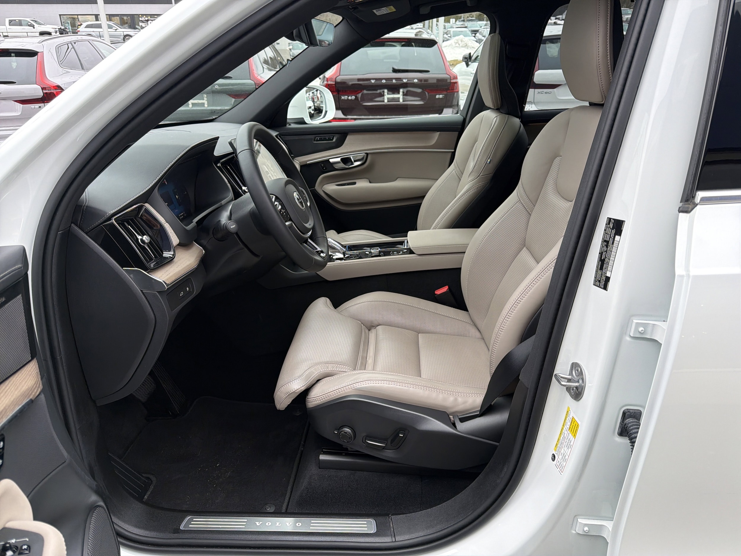 2025 Volvo XC90 Ultra - Photo 17