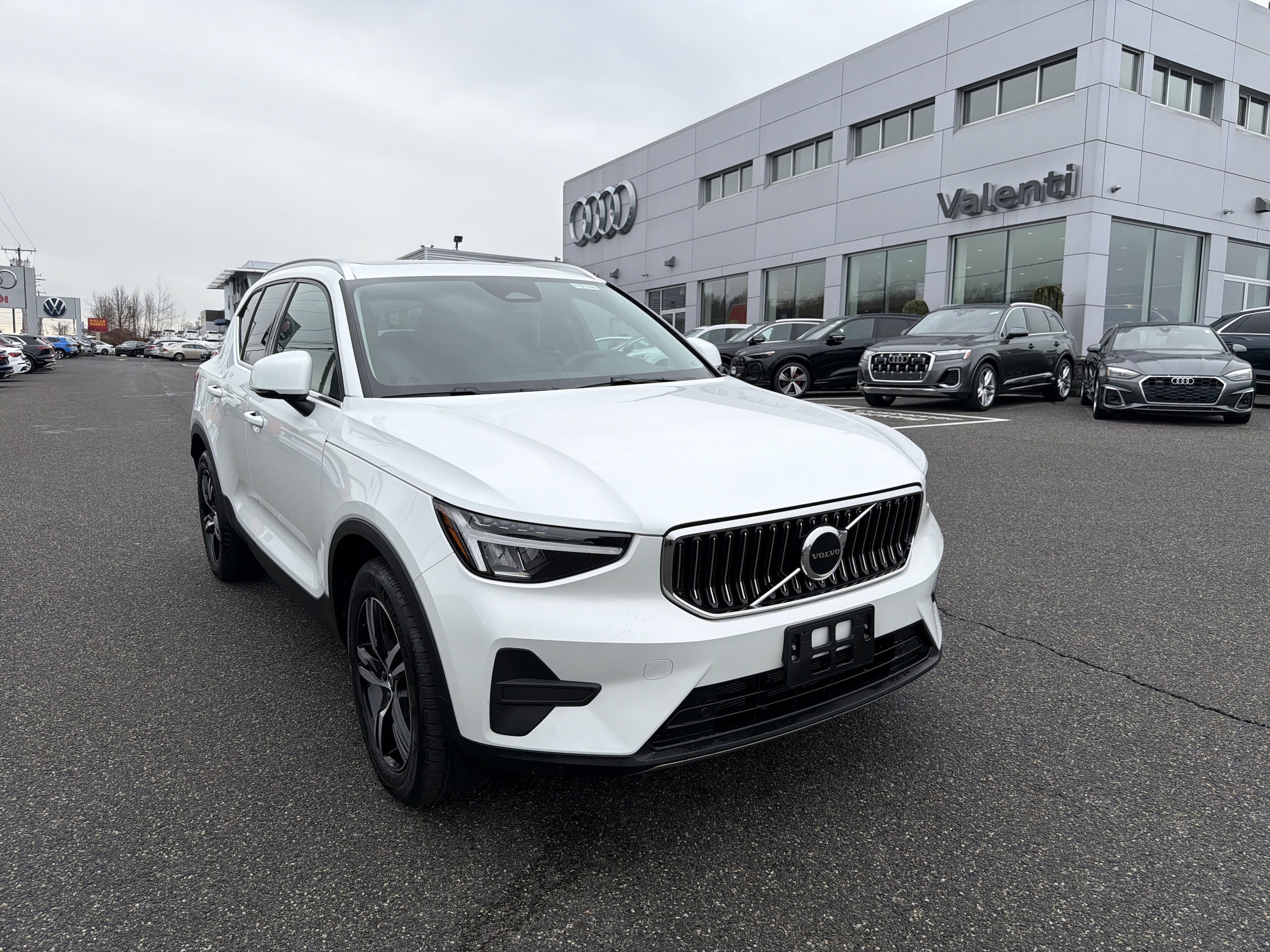 2025 Volvo XC40 Core