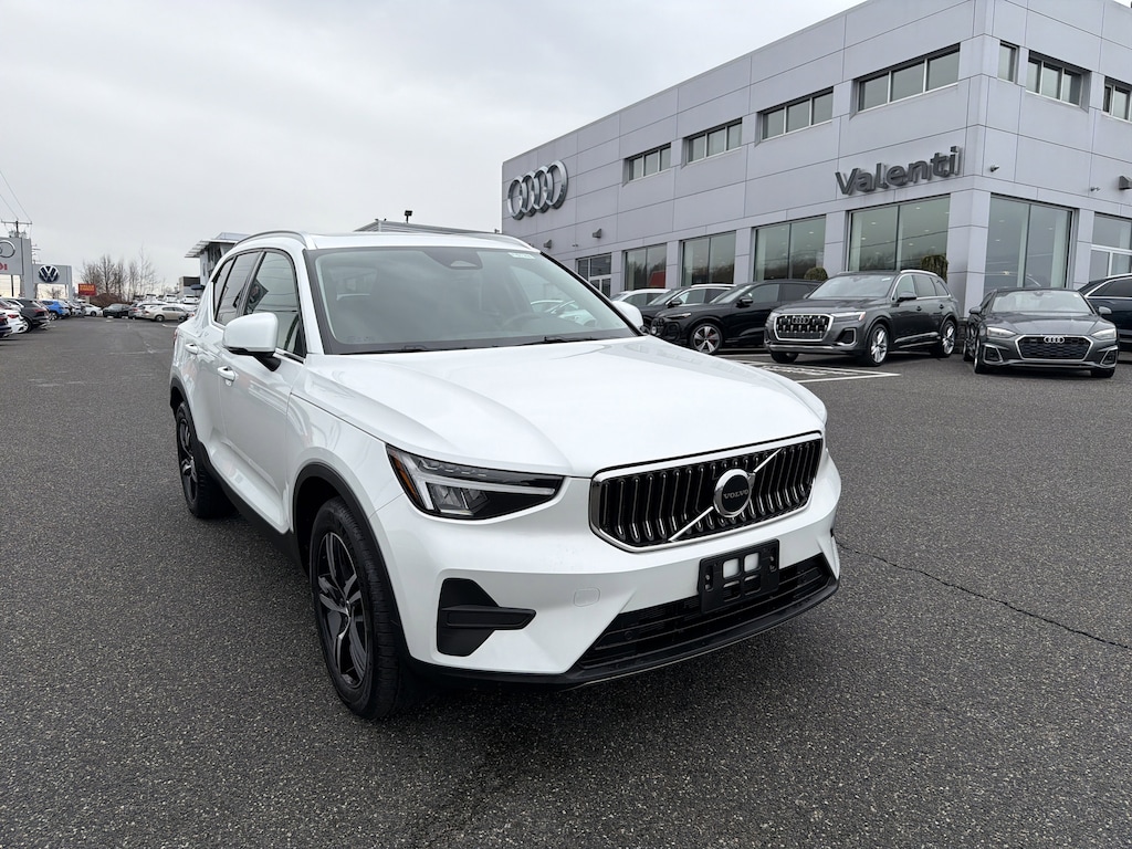 Used 2025 Volvo XC40 B5 Core Bright Theme SUV