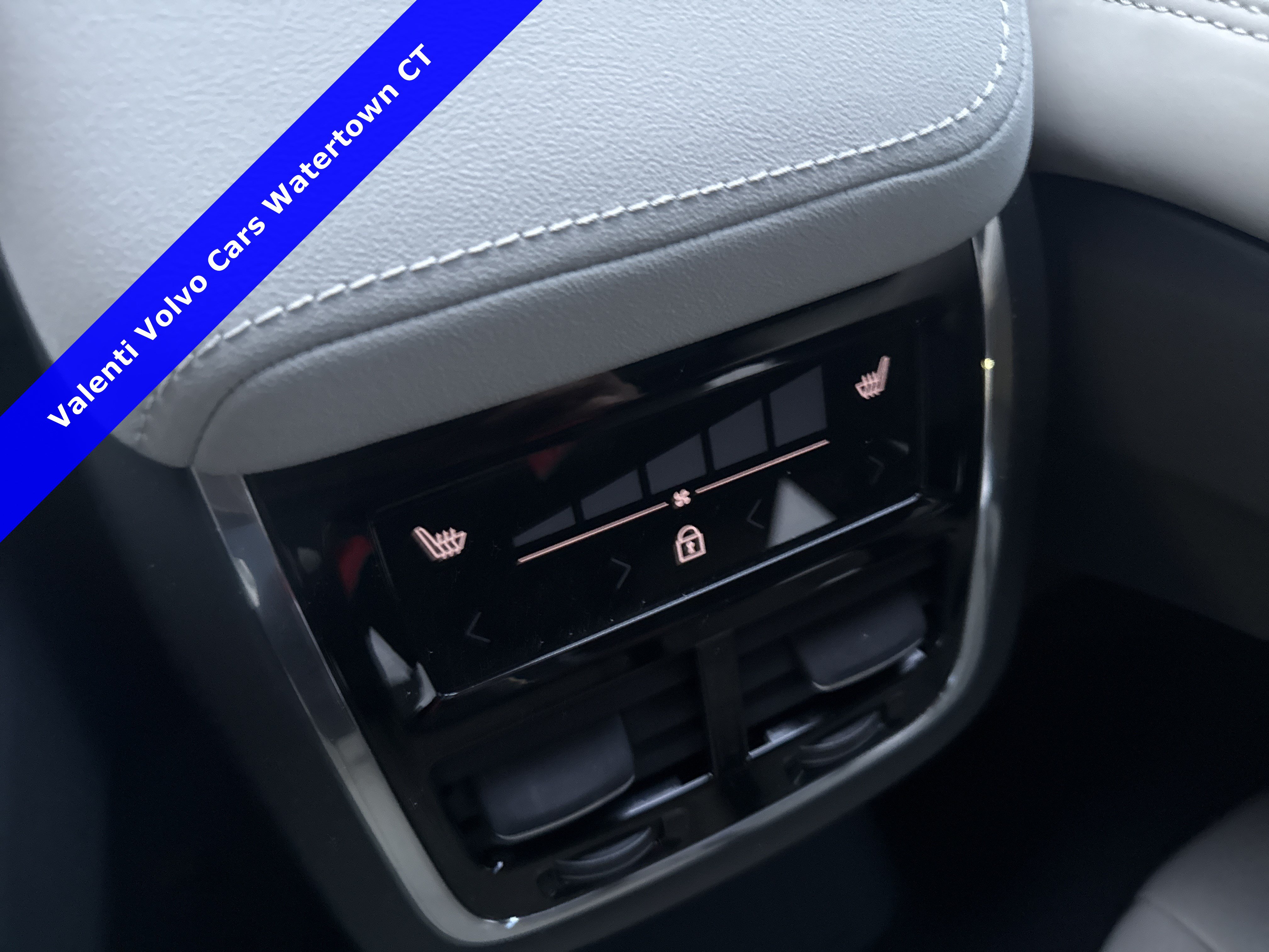 2026 Volvo V60 Cross Country Ultra - Photo 24