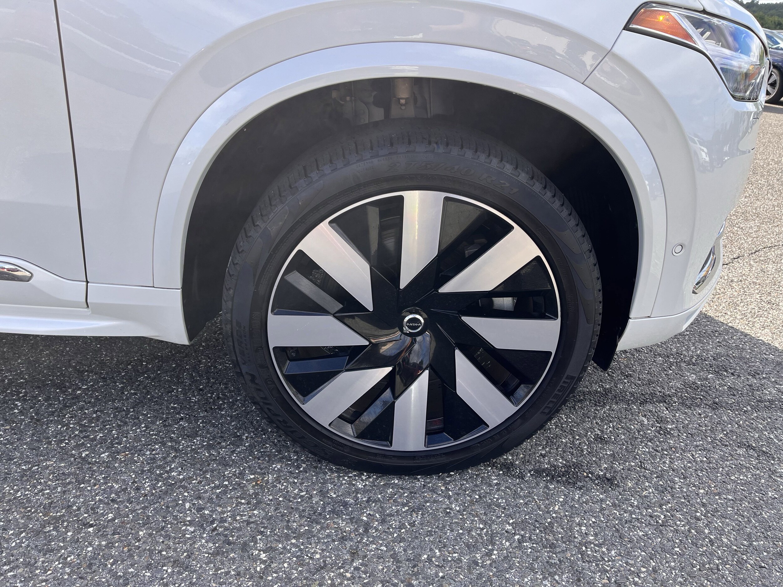 2024 Volvo XC90 T8 Plus photo 2