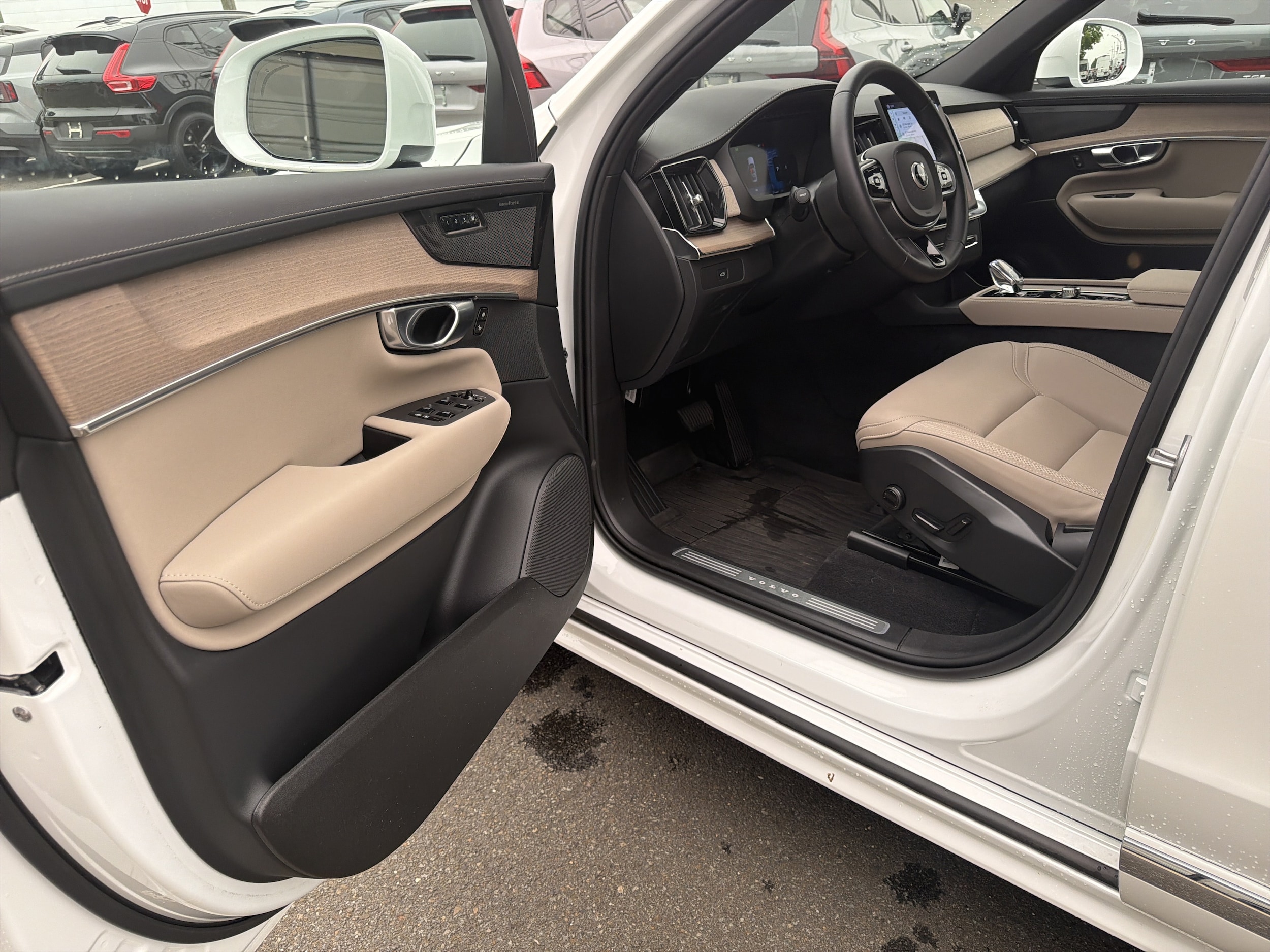 2026 Volvo XC90 Plus - Photo 7