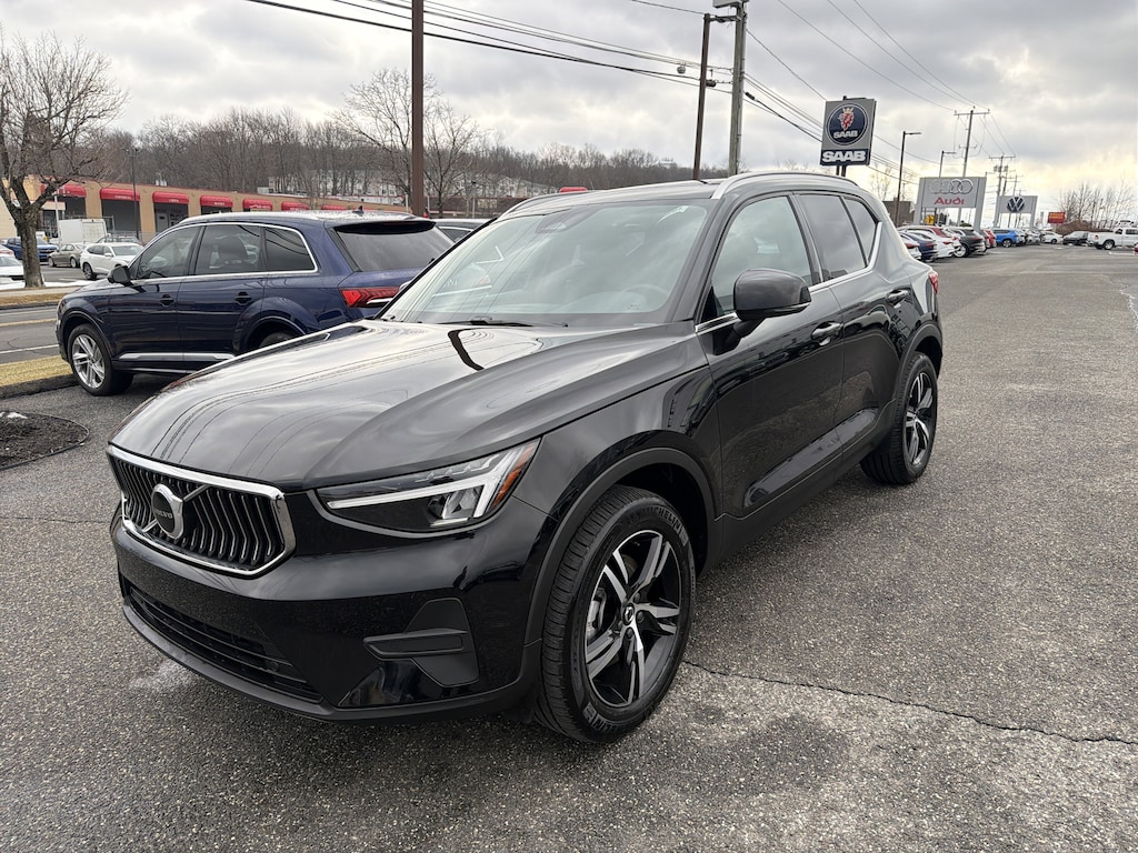 Used 2025 Volvo XC40 B5 Core Bright Theme SUV