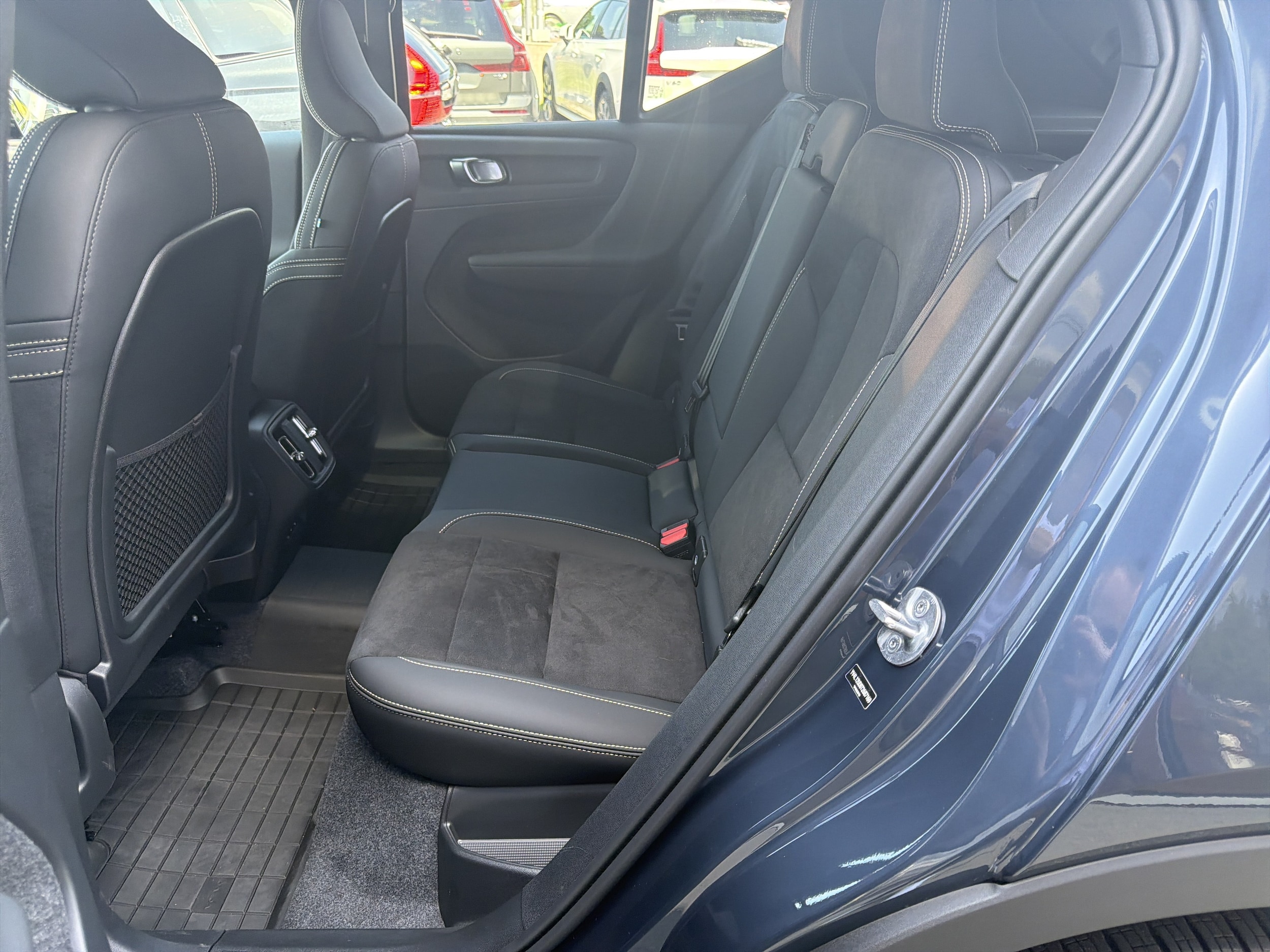 2026 Volvo XC40 Ultra Black Edition - Photo 27