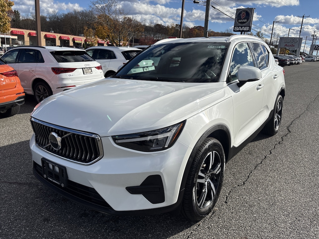 Certified 2025 Volvo XC40 B5 Core Bright Theme SUV