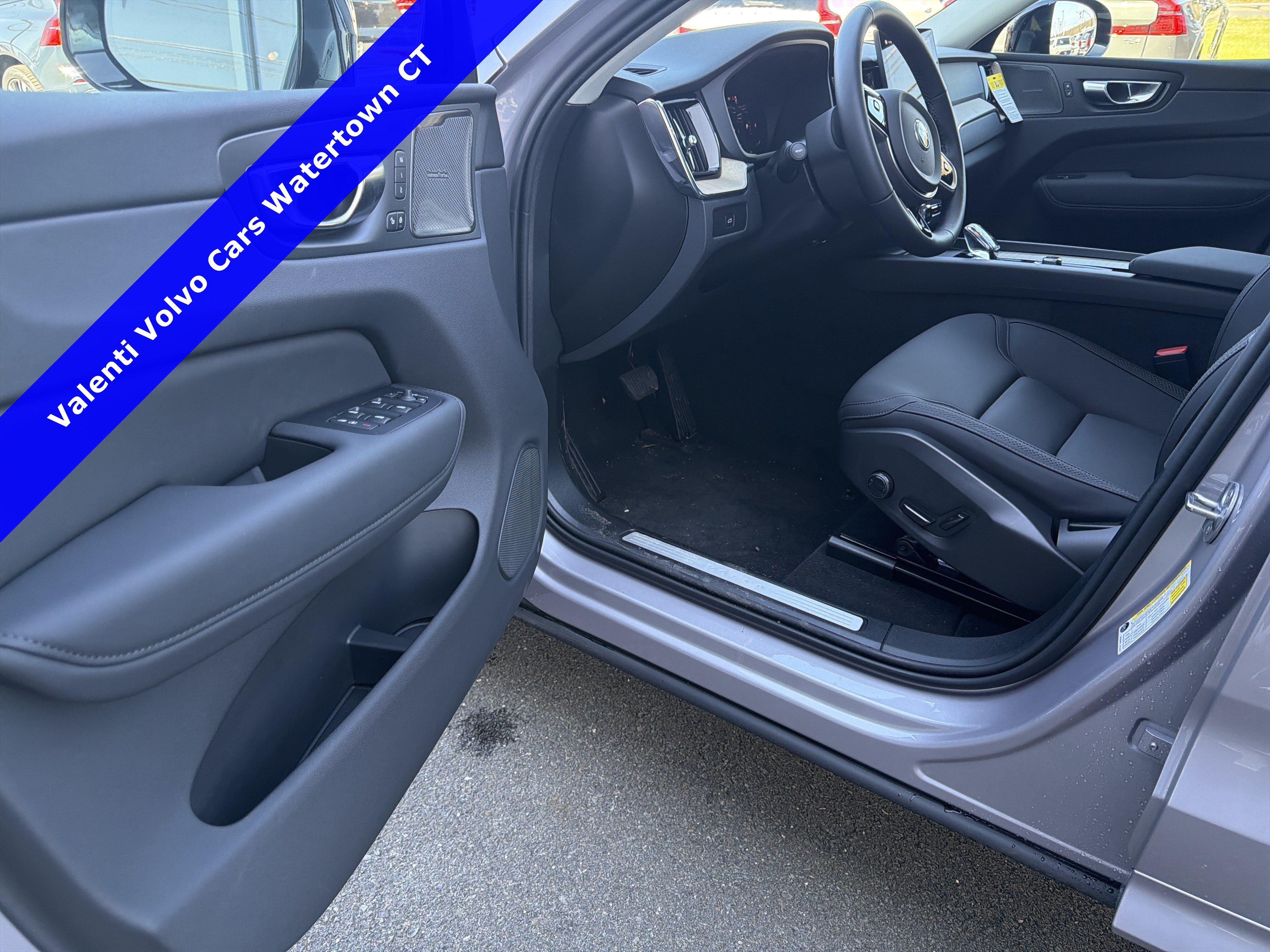 2026 Volvo XC60 Plus - Photo 11
