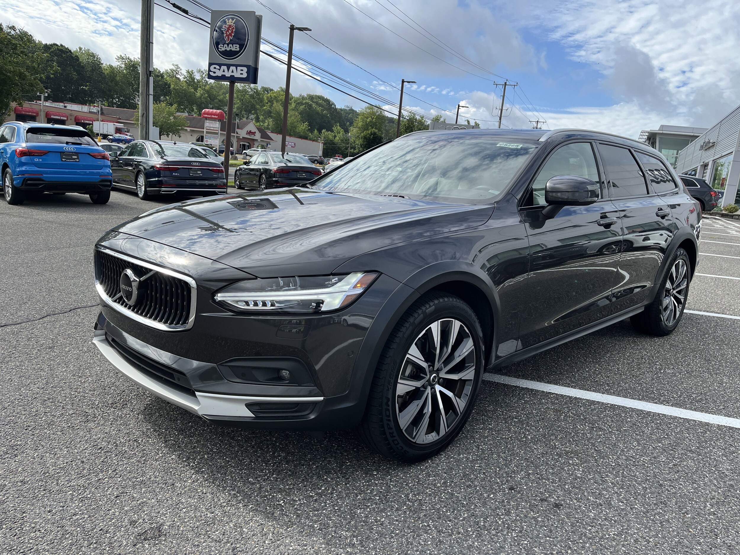 2024 Volvo V90 Cross Country B6 Plus photo 3