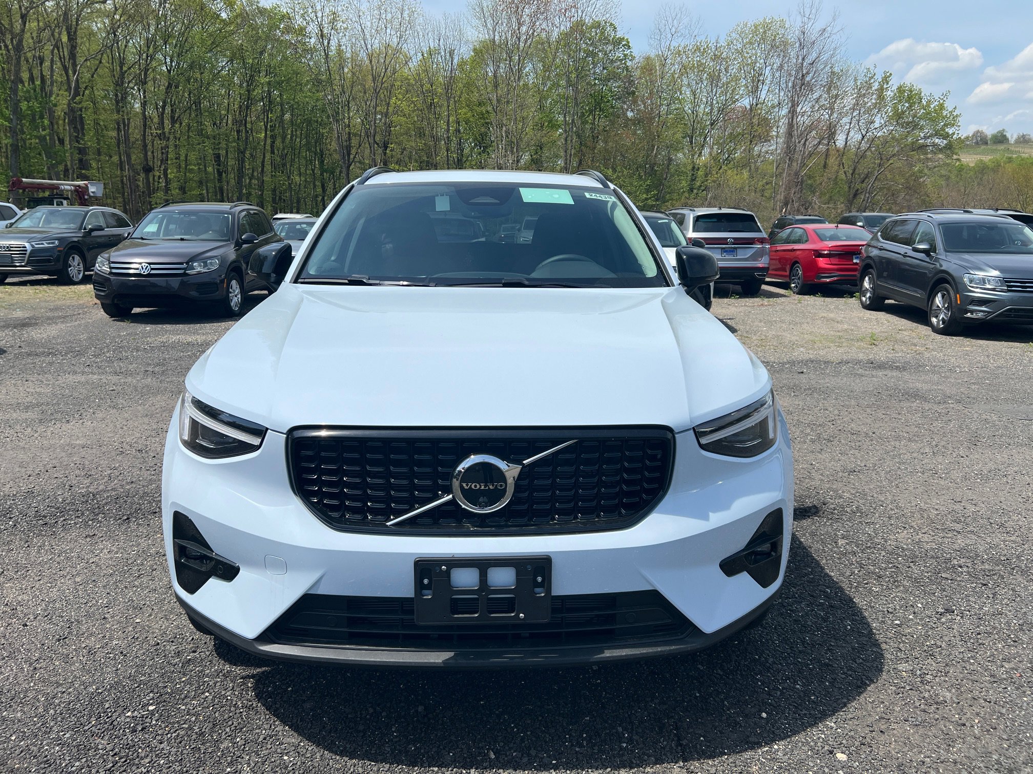 2025 Volvo XC40 AWD Plus photo 2