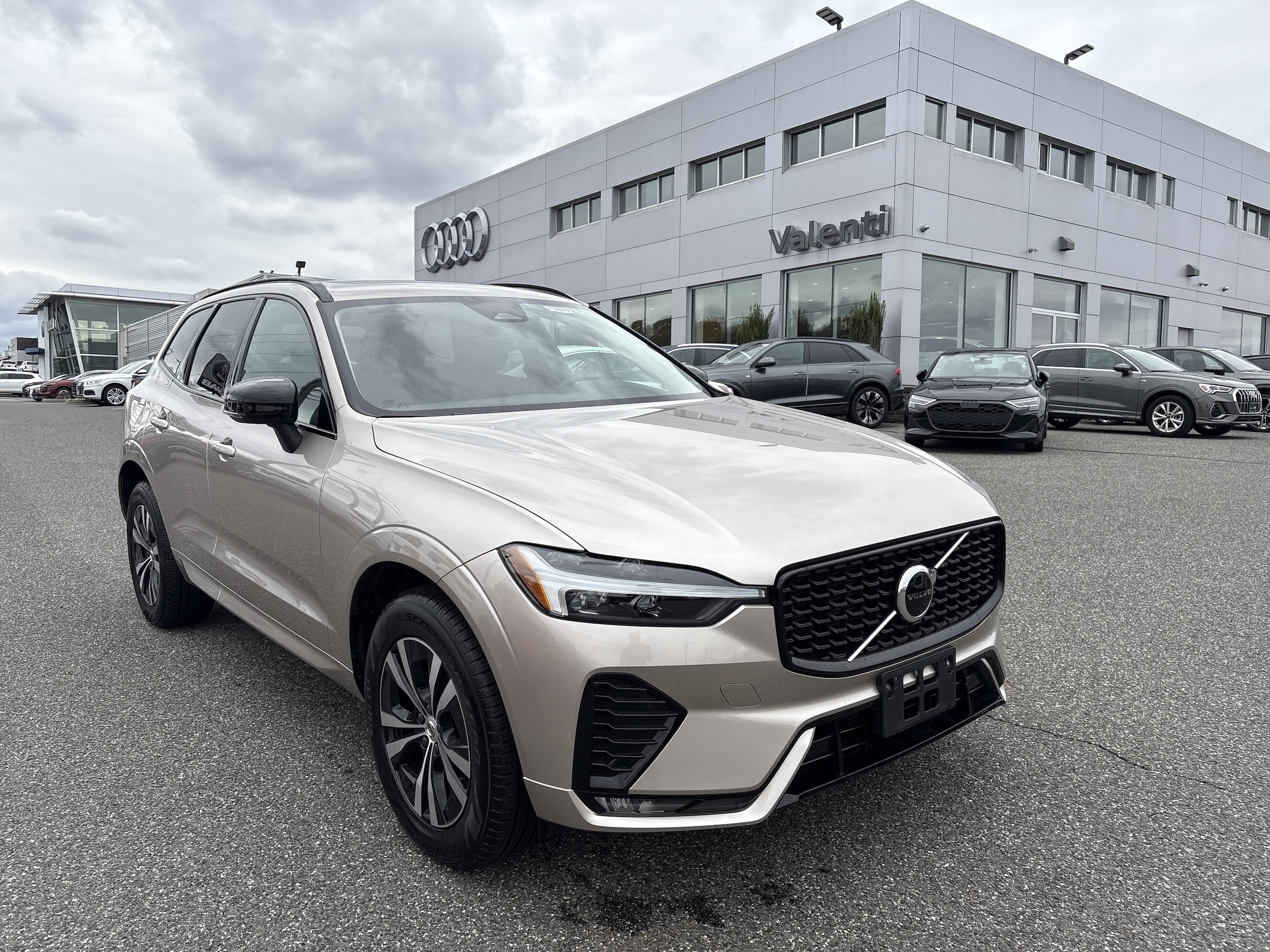 2025 Volvo XC60 Core's photo