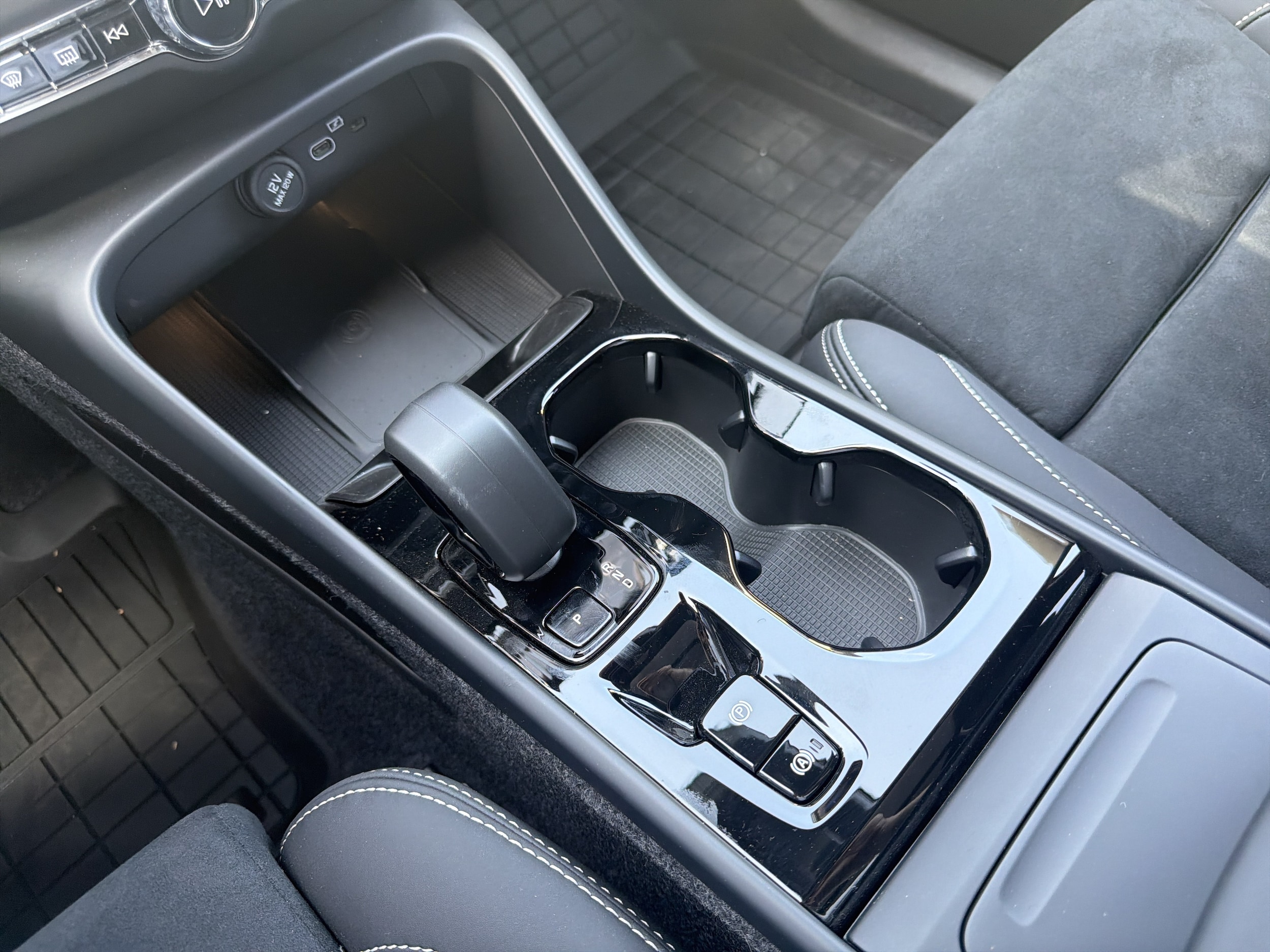 2026 Volvo XC40 Ultra Black Edition - Photo 39