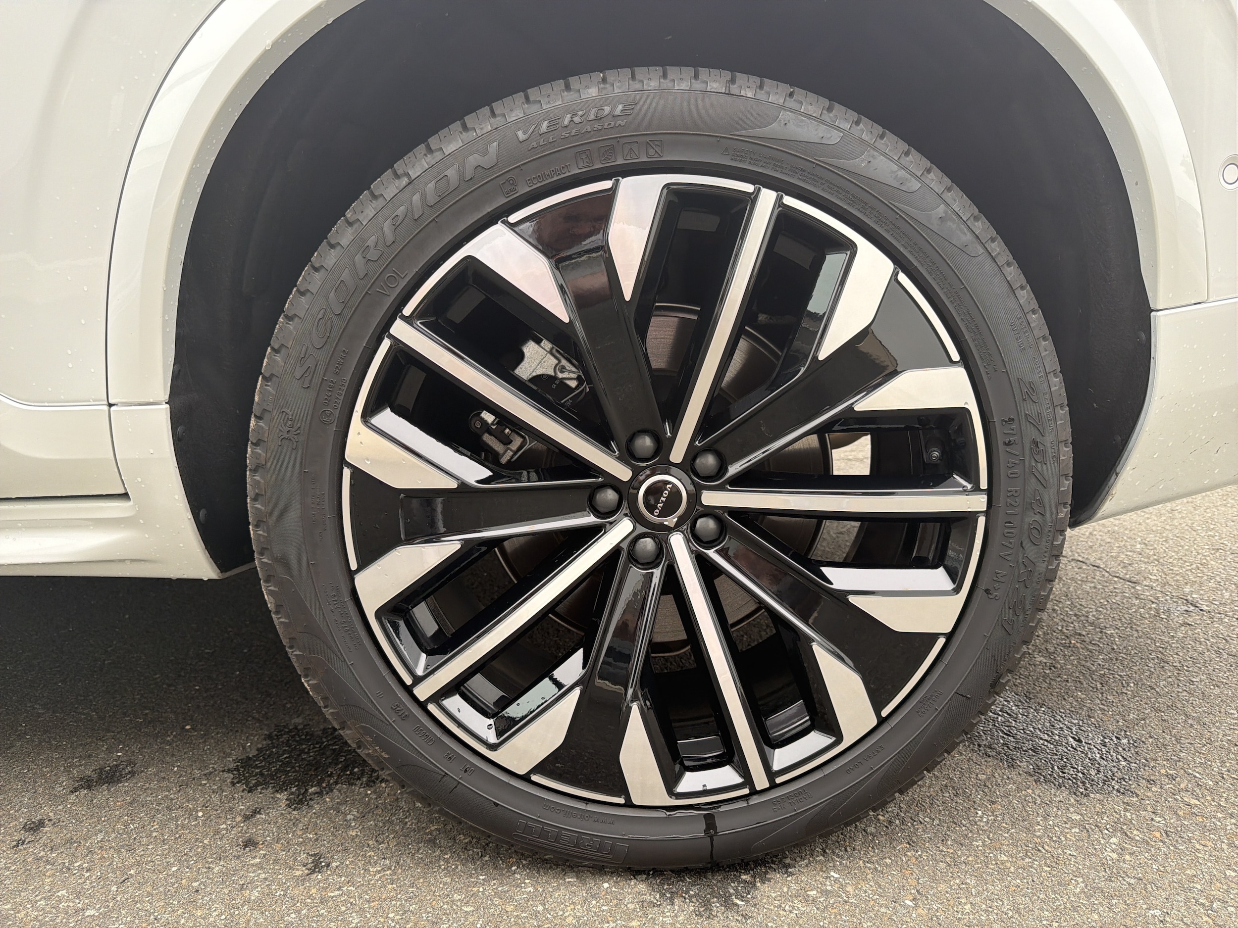 2026 Volvo XC90 Plus - Photo 24