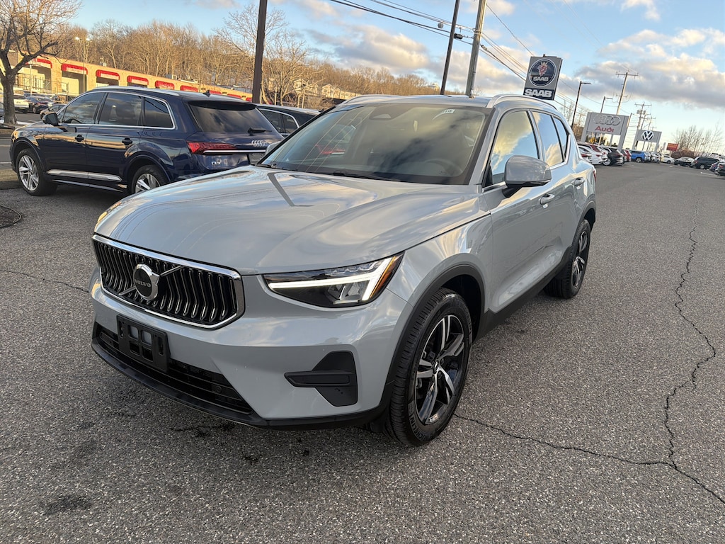 Used 2025 Volvo XC40 B5 Core Bright Theme SUV