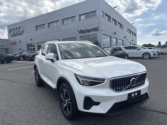 2025 Volvo XC40 B5 Core Bright Theme SUV
