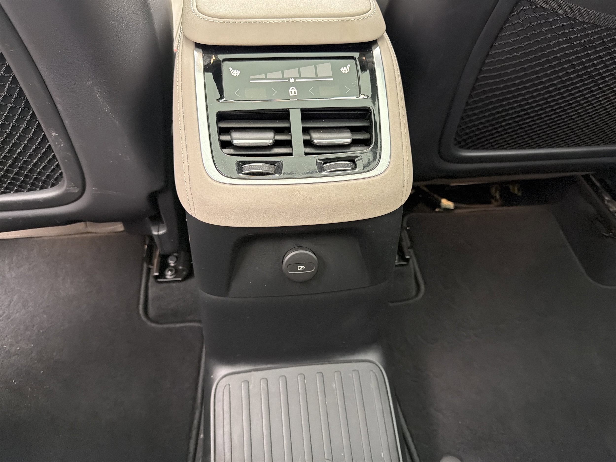2025 Volvo XC90 Ultra - Photo 21