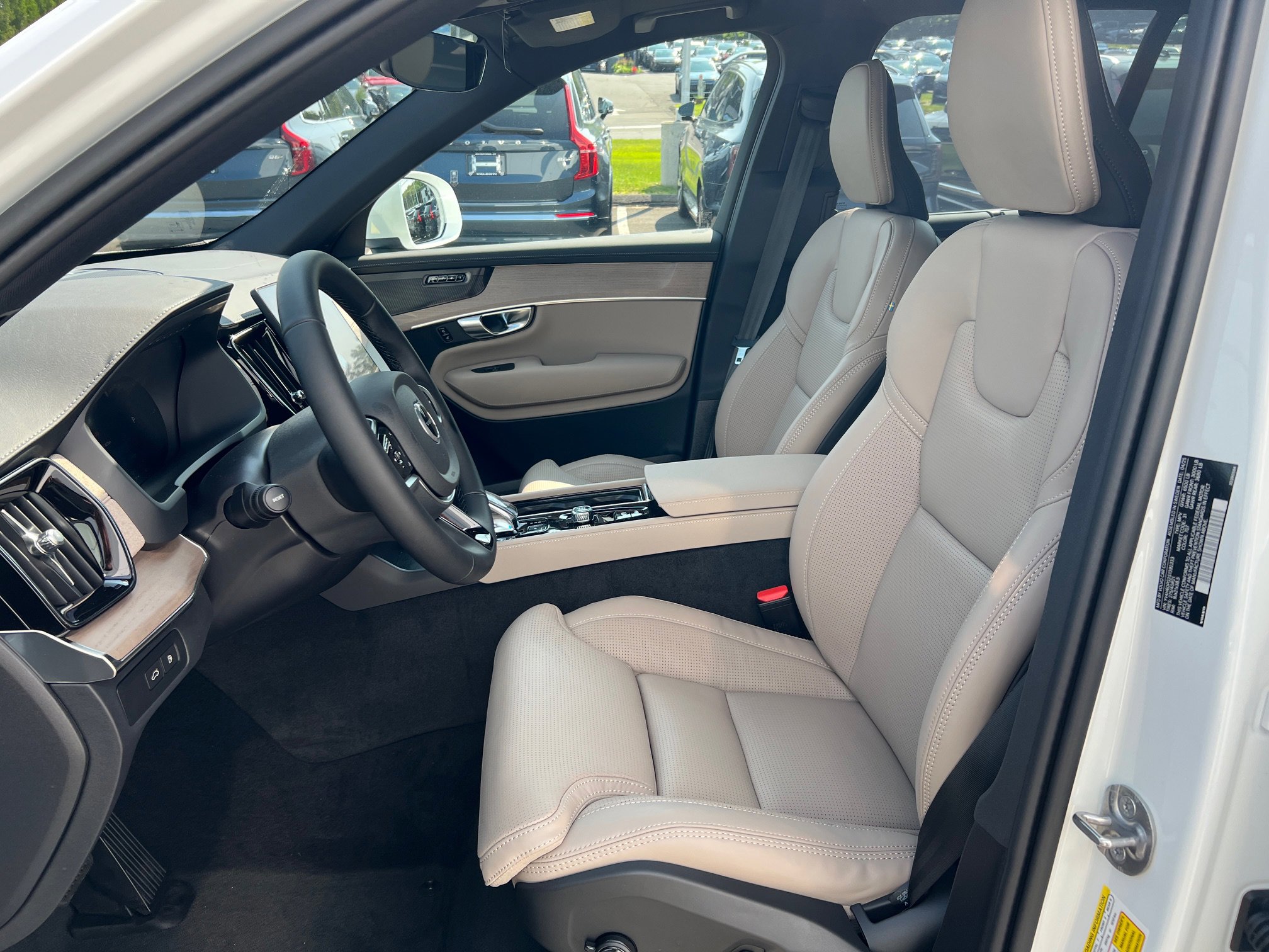 2025 Volvo XC90 Ultra - Photo 11