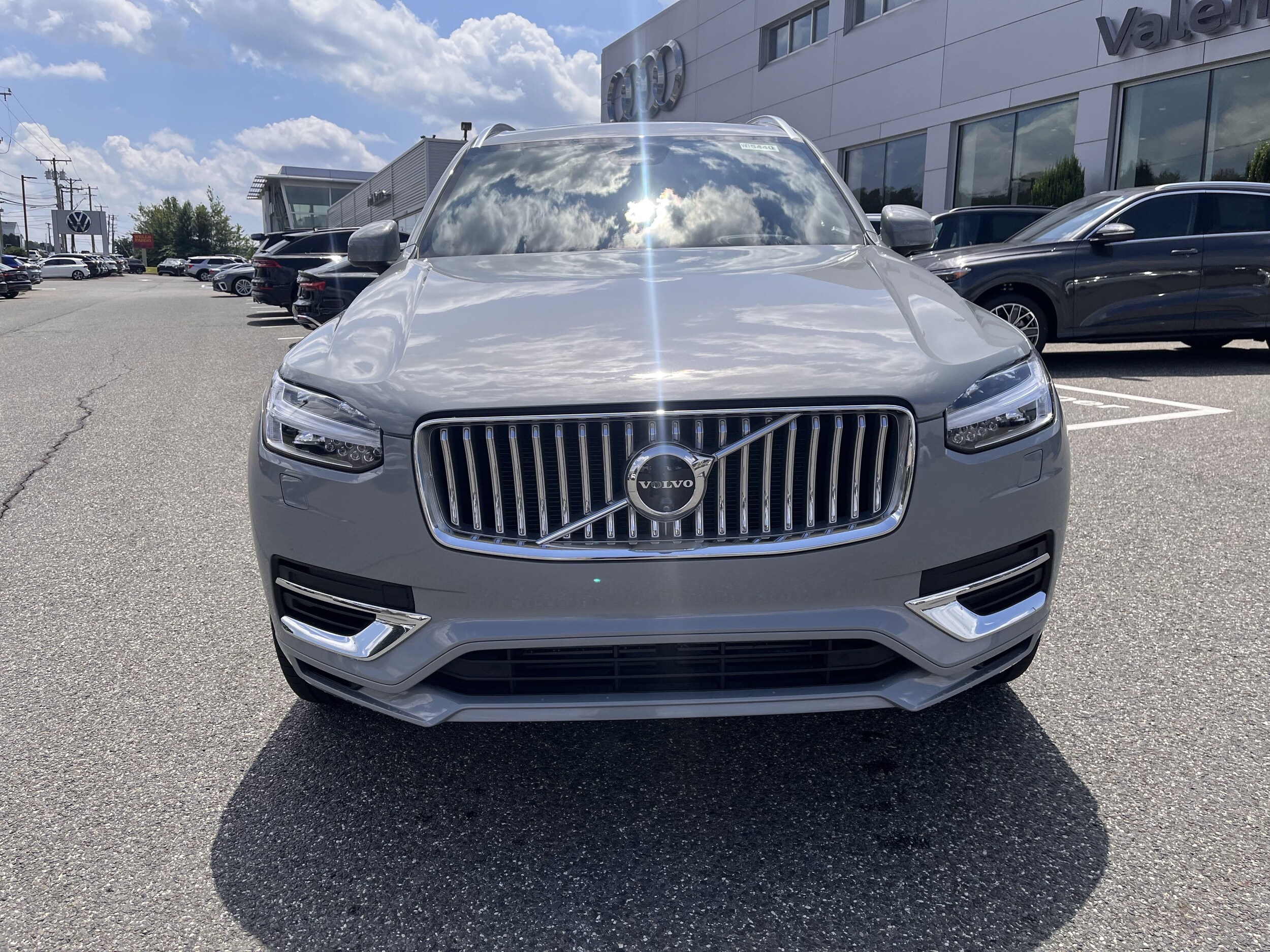 2024 Volvo XC90 T8 Ultimate photo 2