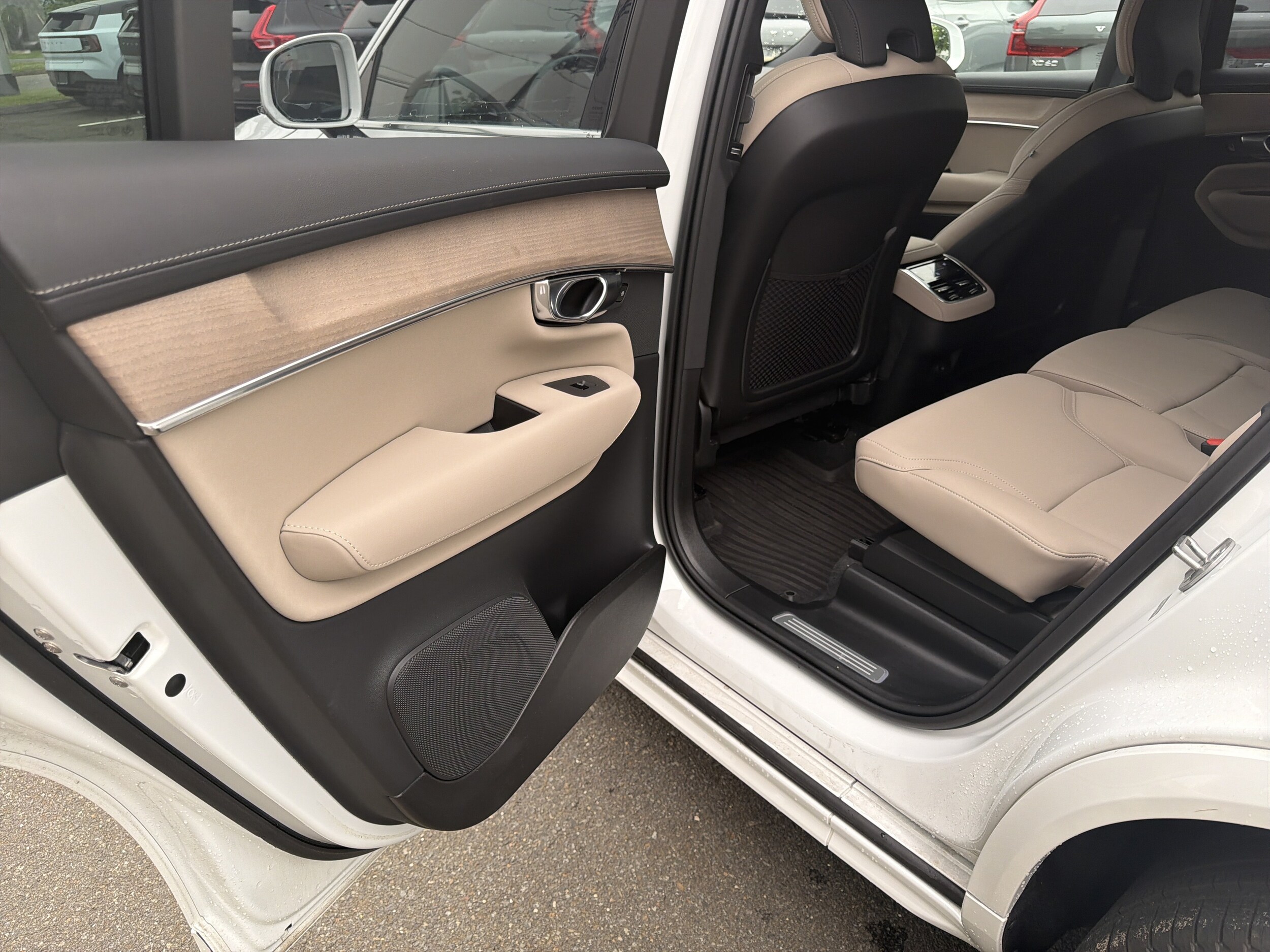 2026 Volvo XC90 Plus - Photo 12