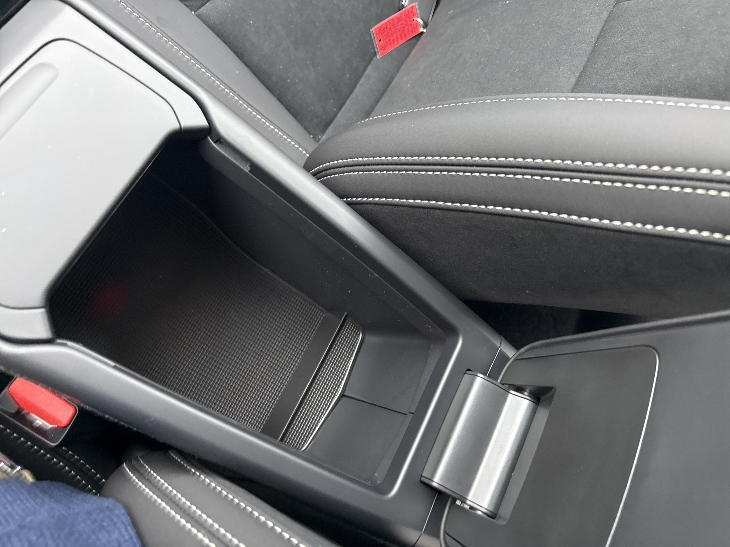 2026 Volvo XC40 Ultra Black Edition - Photo 46